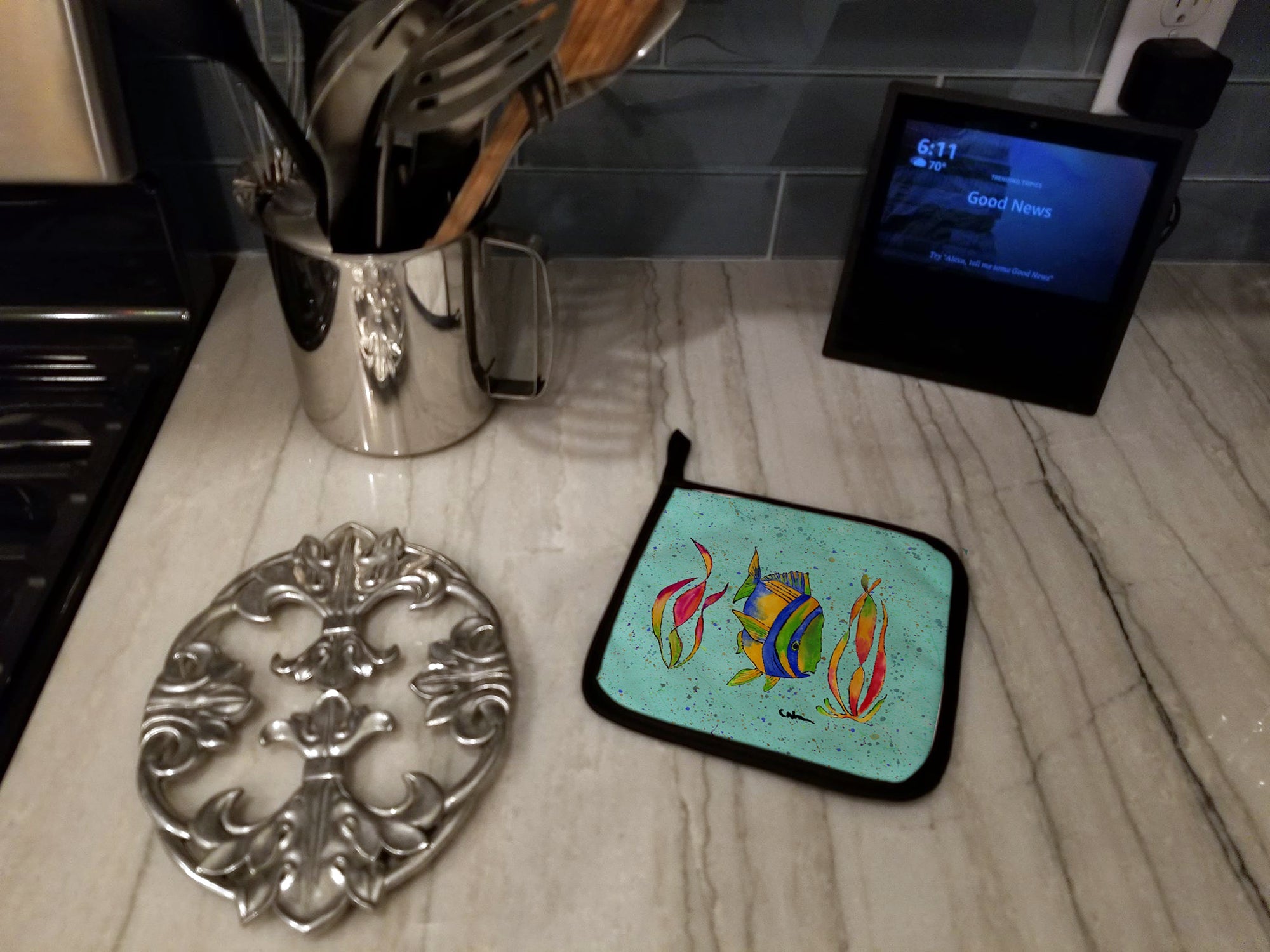 Tropical Fish Pot Holder Set of 2 Heat Resistant Quilted Hot Pads 7.5 x 7.5 Inch, Insulated Kitchen Trivets for Cooking & Baking