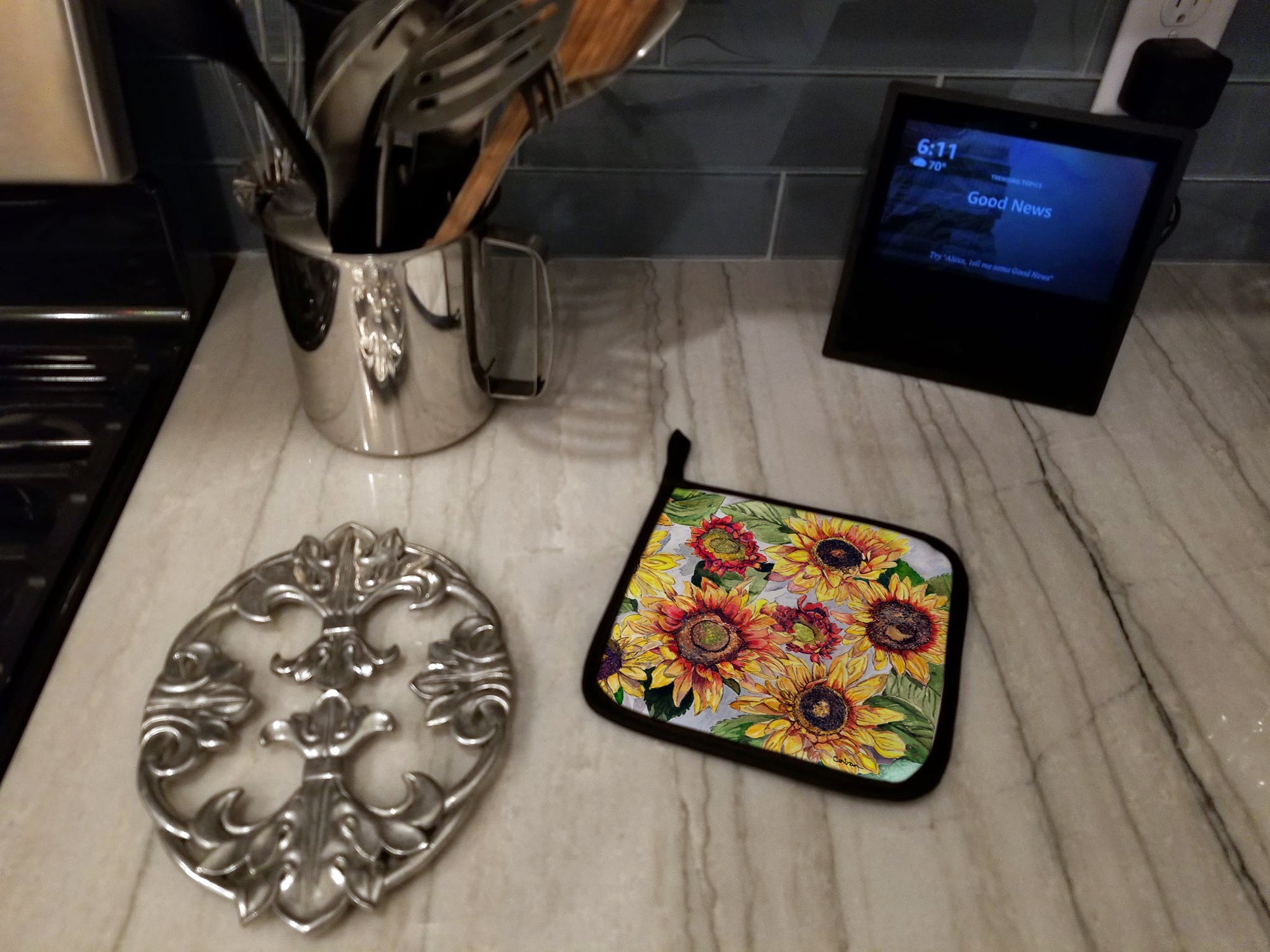 Sunflowers Pot Holder Set of 2 Heat Resistant Quilted Hot Pads 7.5 x 7.5 Inch, Insulated Kitchen Trivets for Cooking & Baking