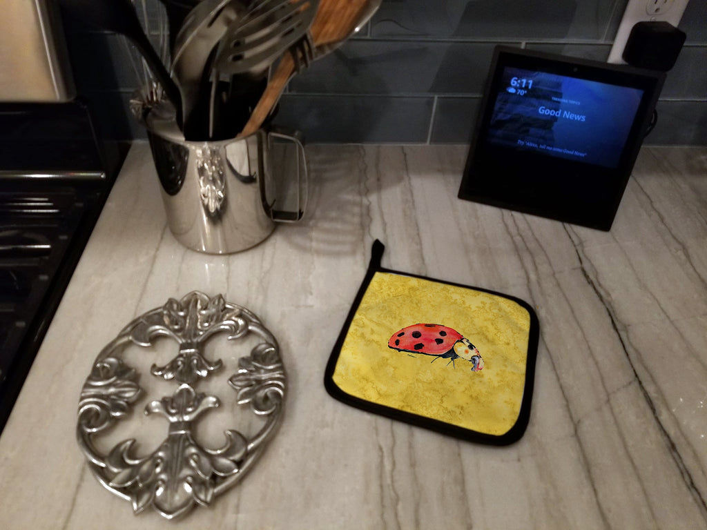 Lady Bug on Yellow Pot Holder Set of 2 Heat Resistant Quilted Hot Pads 7.5 x 7.5 Inch, Insulated Kitchen Trivets for Cooking & Baking