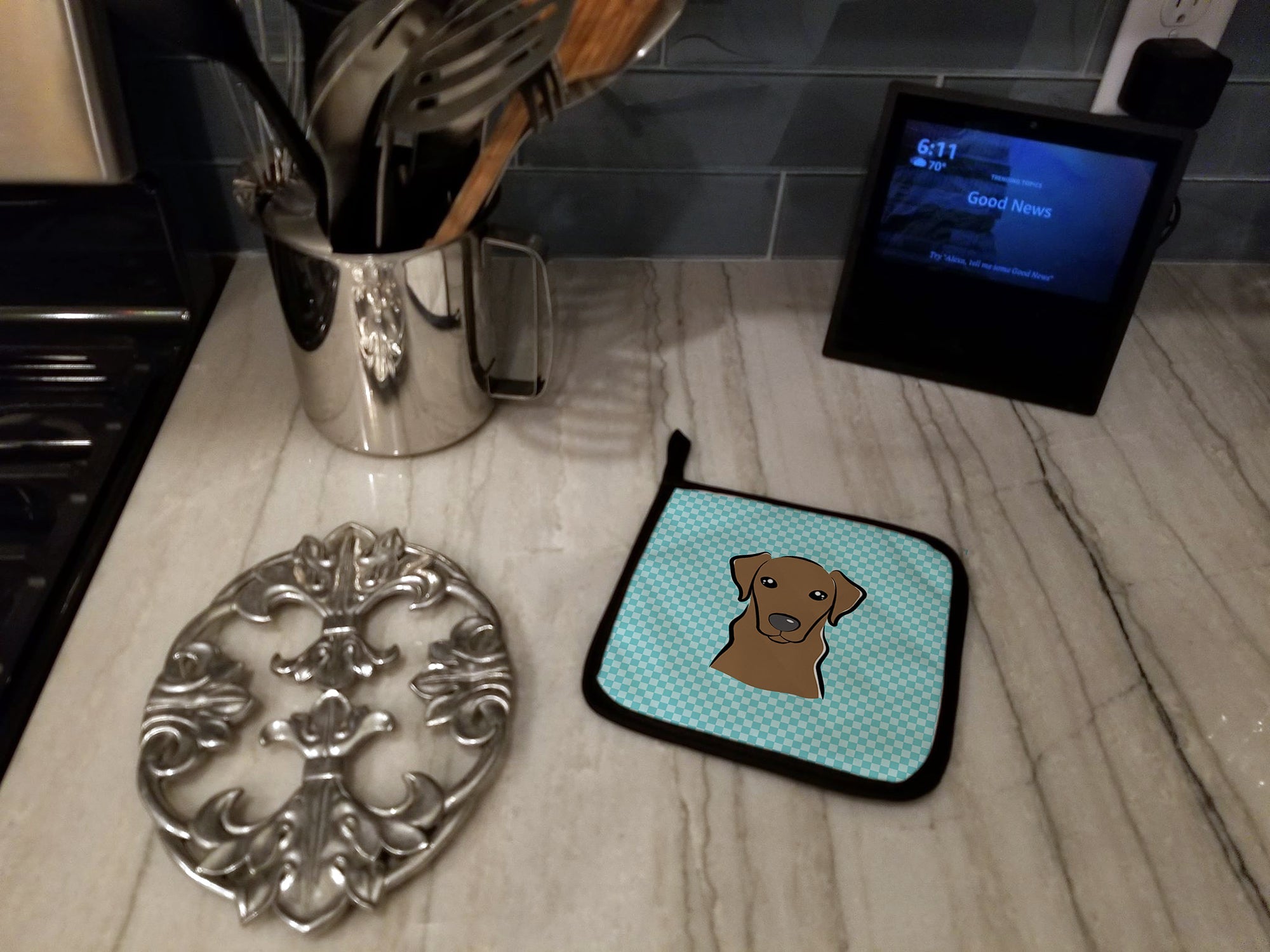Checkerboard Blue Chocolate Labrador Pot Holder Set of 2 Heat Resistant Quilted Hot Pads 7.5 x 7.5 Inch, Insulated Kitchen Trivets for Cooking & Baking