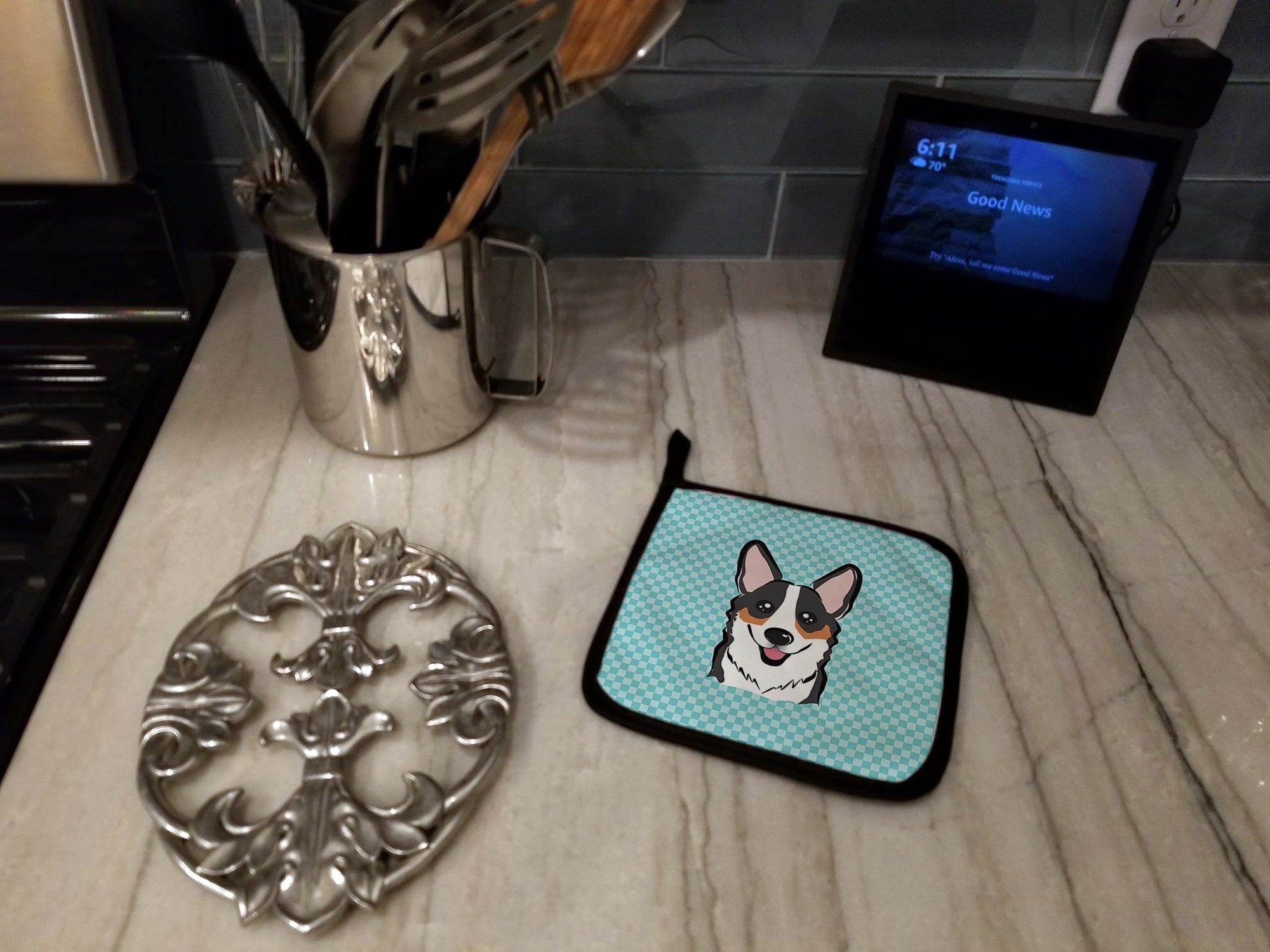 Checkerboard Blue Corgi Pot Holder Set of 2 Heat Resistant Quilted Hot Pads 7.5 x 7.5 Inch, Insulated Kitchen Trivets for Cooking & Baking
