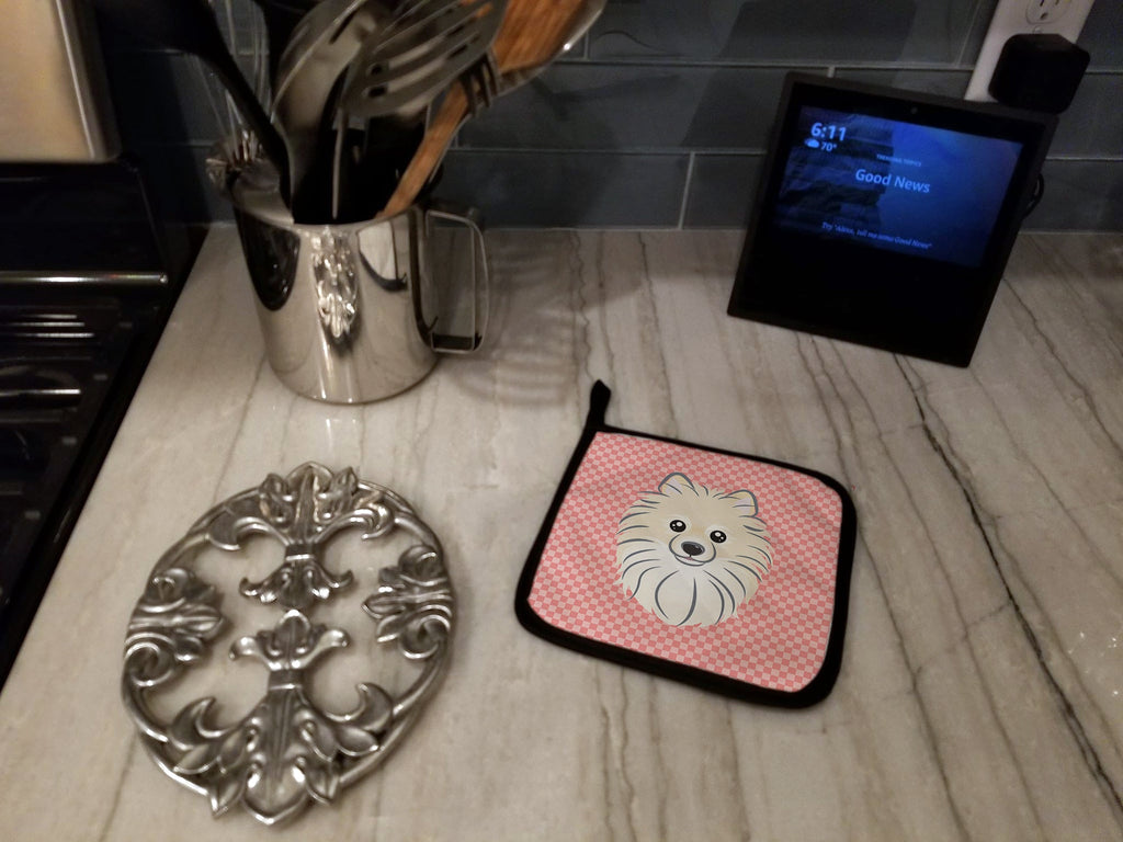 Checkerboard Pink Pomeranian Pot Holder Set of 2 Heat Resistant Quilted Hot Pads 7.5 x 7.5 Inch, Insulated Kitchen Trivets for Cooking & Baking