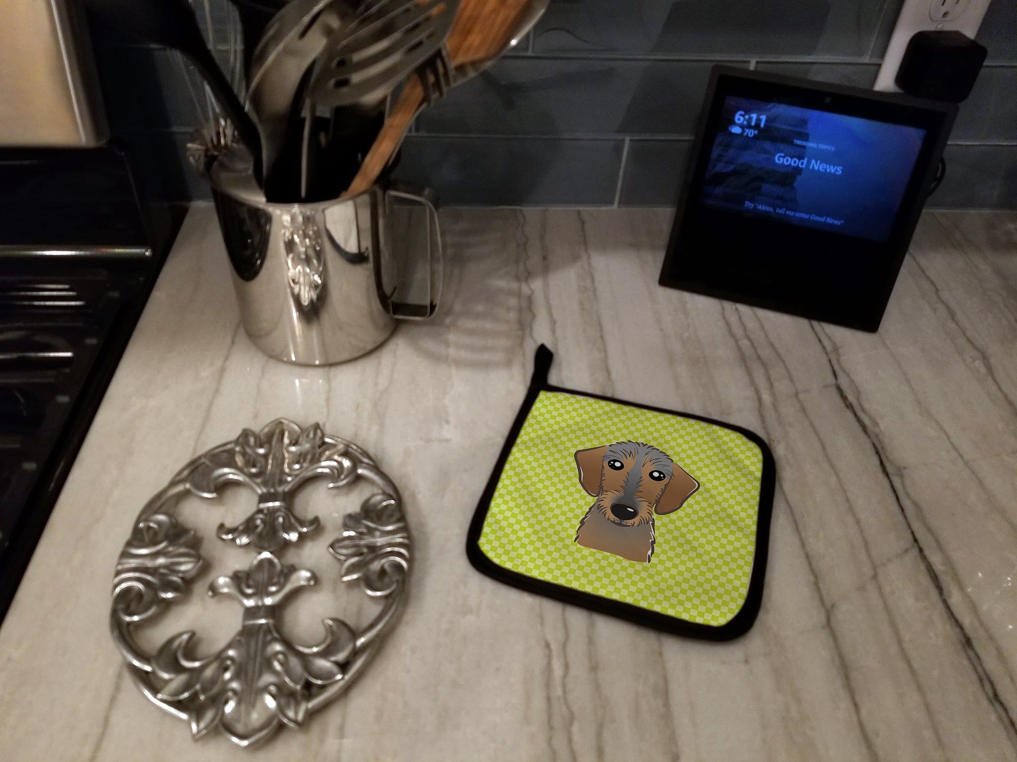 Checkerboard Lime Green Wirehaired Dachshund Pot Holder Set of 2 Heat Resistant Quilted Hot Pads 7.5 x 7.5 Inch, Insulated Kitchen Trivets for Cooking & Baking