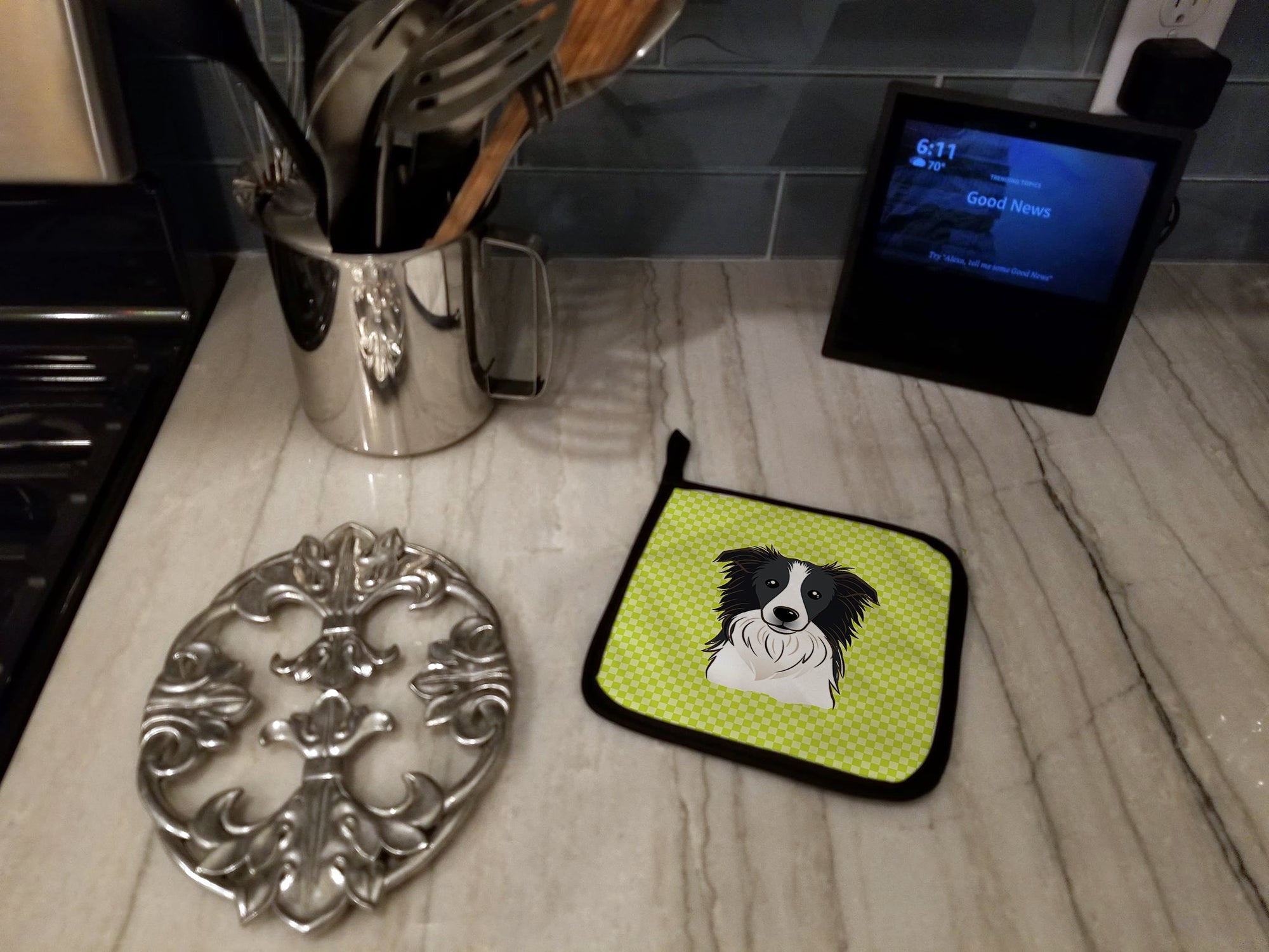 Checkerboard Lime Green Border Collie Pot Holder Set of 2 Heat Resistant Quilted Hot Pads 7.5 x 7.5 Inch, Insulated Kitchen Trivets for Cooking & Baking