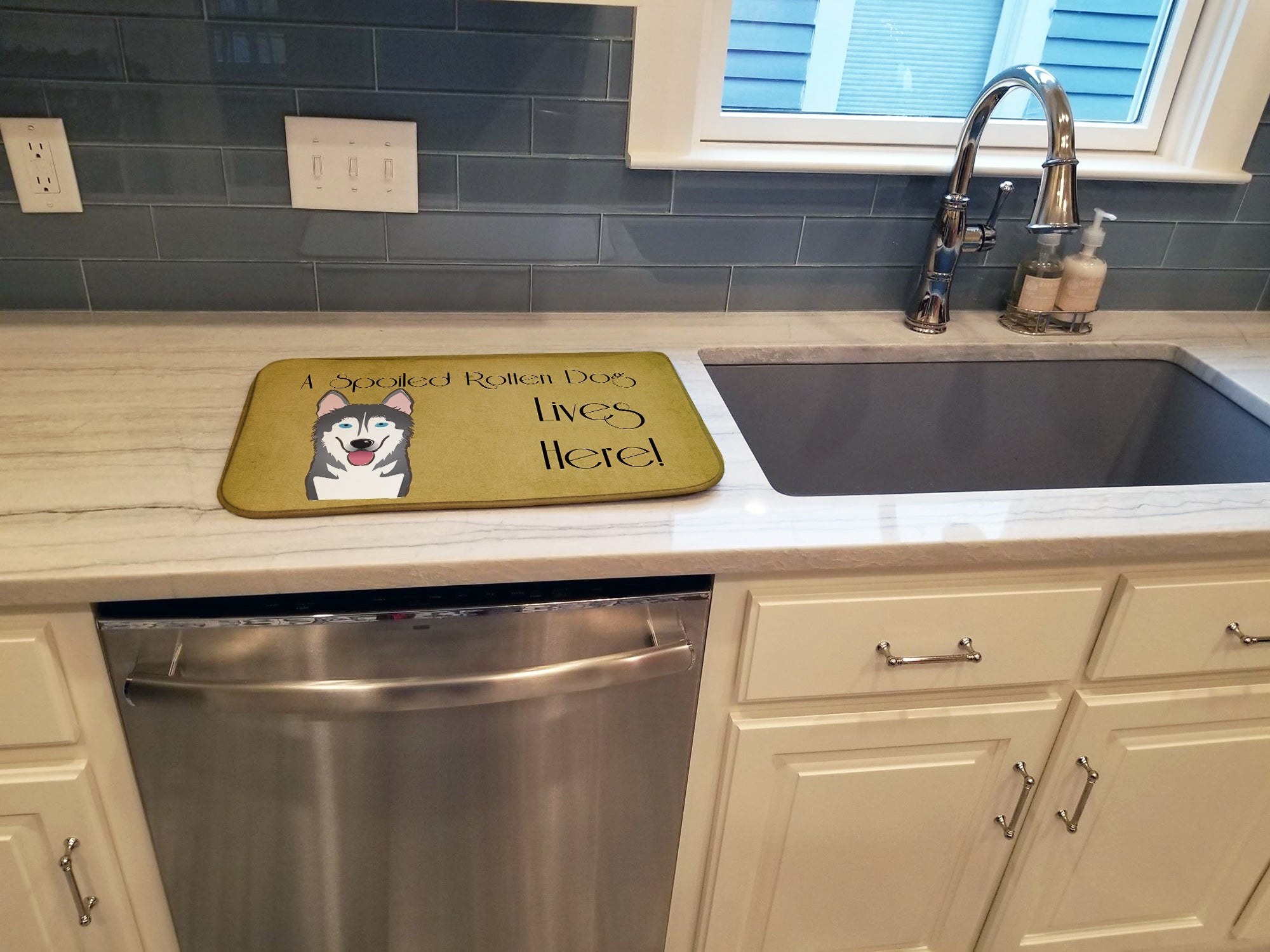 Alaskan Malamute Spoiled Dog Lives Here Dish Drying Mat Absorbent Dish Drying Mat Pad for Kitchen Counter Dish Drainer Mat for Countertop, 14 x 21", Multicolor