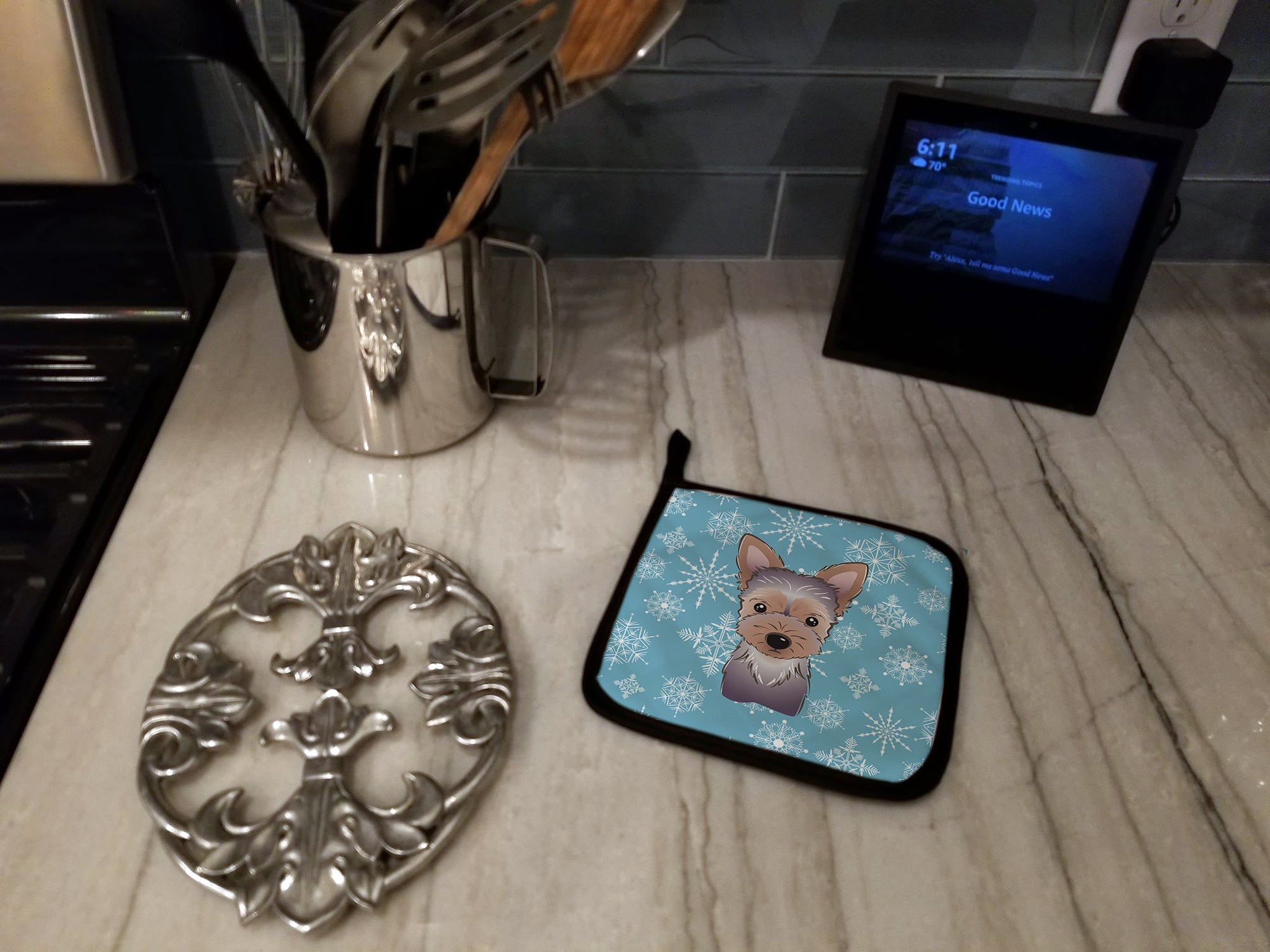 Snowflake Yorkie Puppy Pot Holder Set of 2 Heat Resistant Quilted Hot Pads 7.5 x 7.5 Inch, Insulated Kitchen Trivets for Cooking & Baking