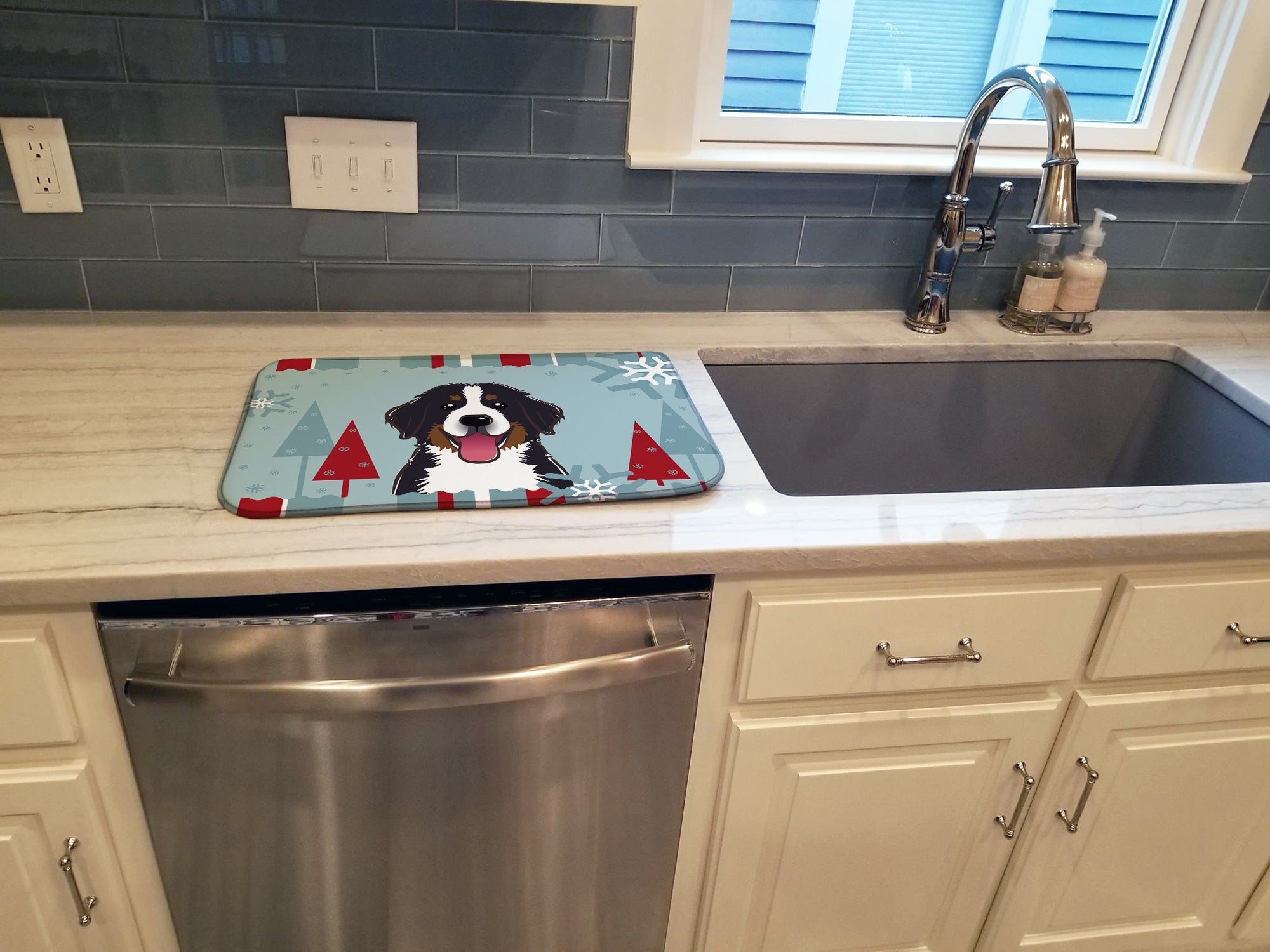 Winter Holiday Bernese Mountain Dog Dish Drying Mat Absorbent Dish Drying Mat Pad for Kitchen Counter Dish Drainer Mat for Countertop, 14 x 21", Multicolor