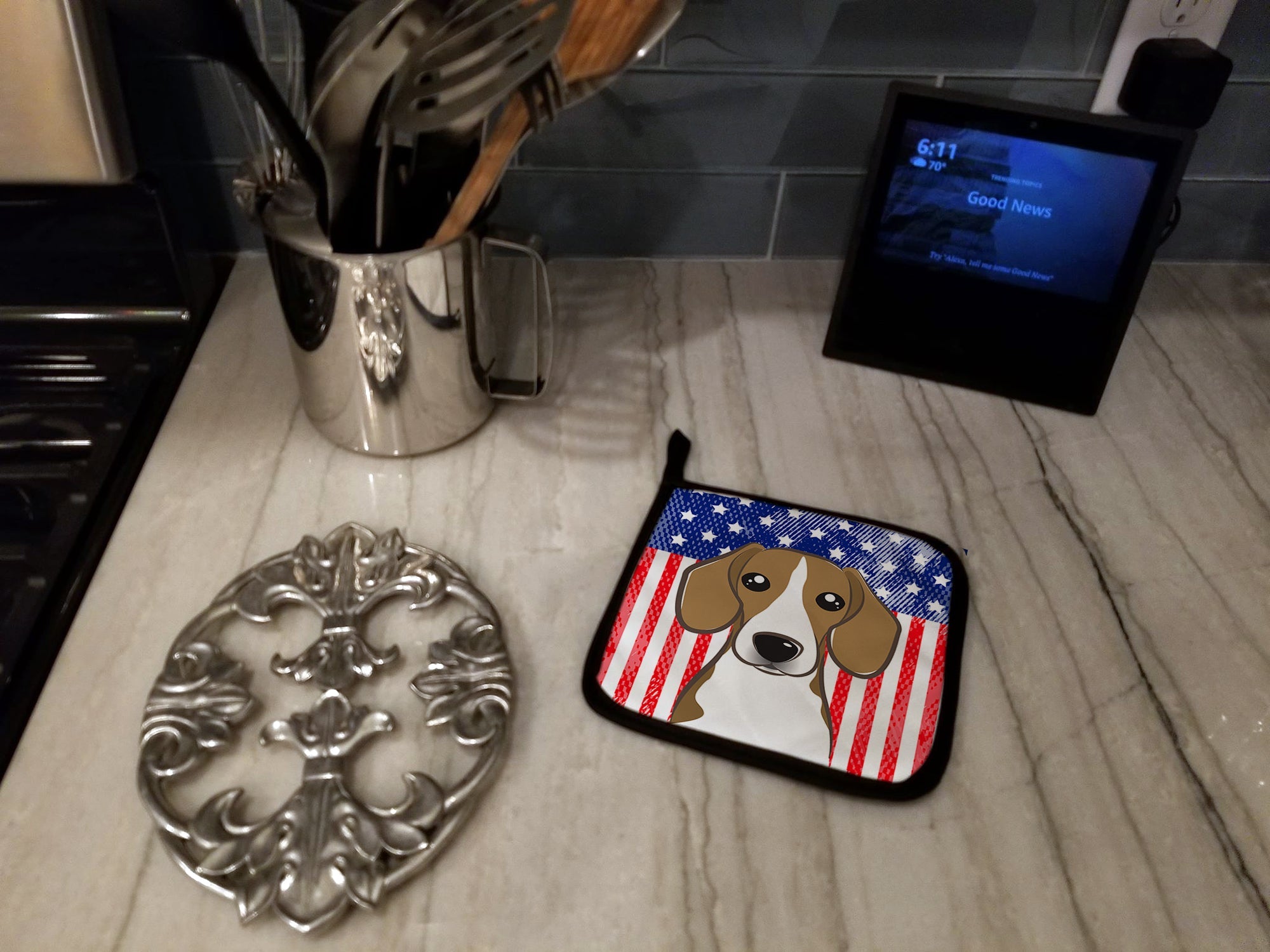 American Flag and Beagle Pot Holder Set of 2 Heat Resistant Quilted Hot Pads 7.5 x 7.5 Inch, Insulated Kitchen Trivets for Cooking & Baking