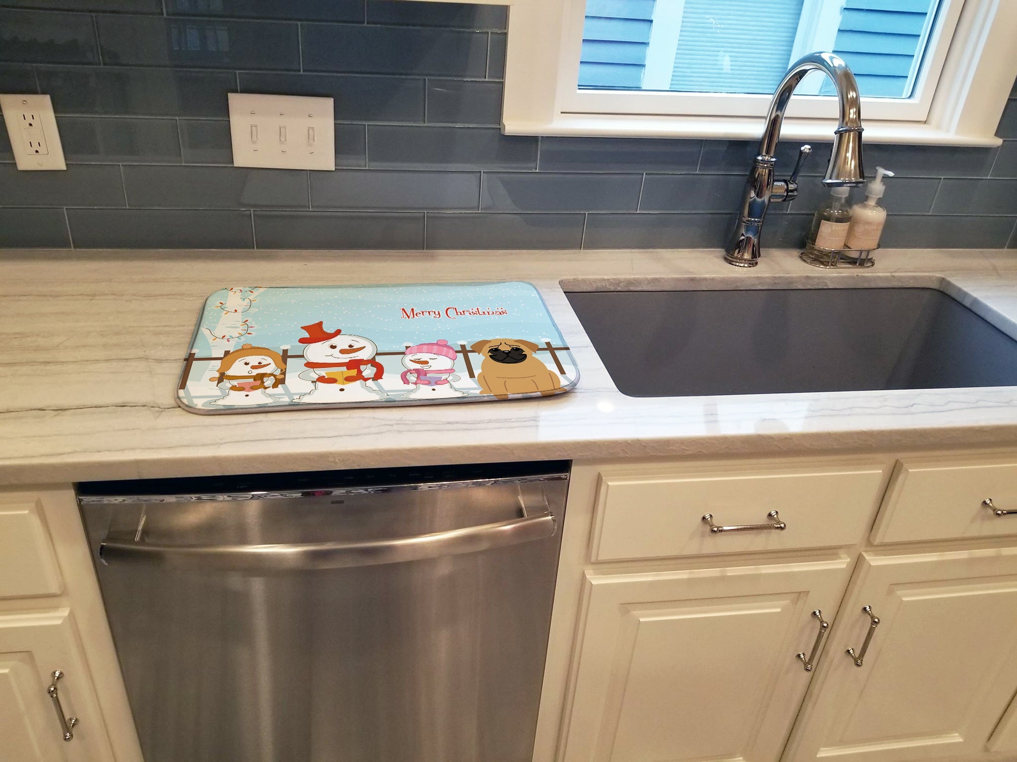 Merry Christmas Carolers Pug Brown Dish Drying Mat Absorbent Dish Drying Mat Pad for Kitchen Counter Dish Drainer Mat for Countertop, 14 x 21", Multicolor