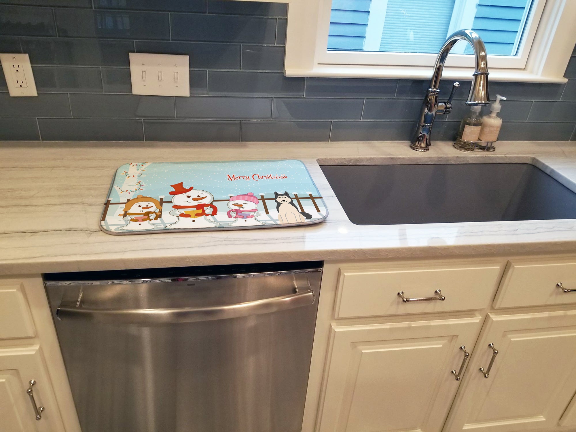 Merry Christmas Carolers West Siberian Laika Spitz Dish Drying Mat Absorbent Dish Drying Mat Pad for Kitchen Counter Dish Drainer Mat for Countertop, 14 x 21", Multicolor