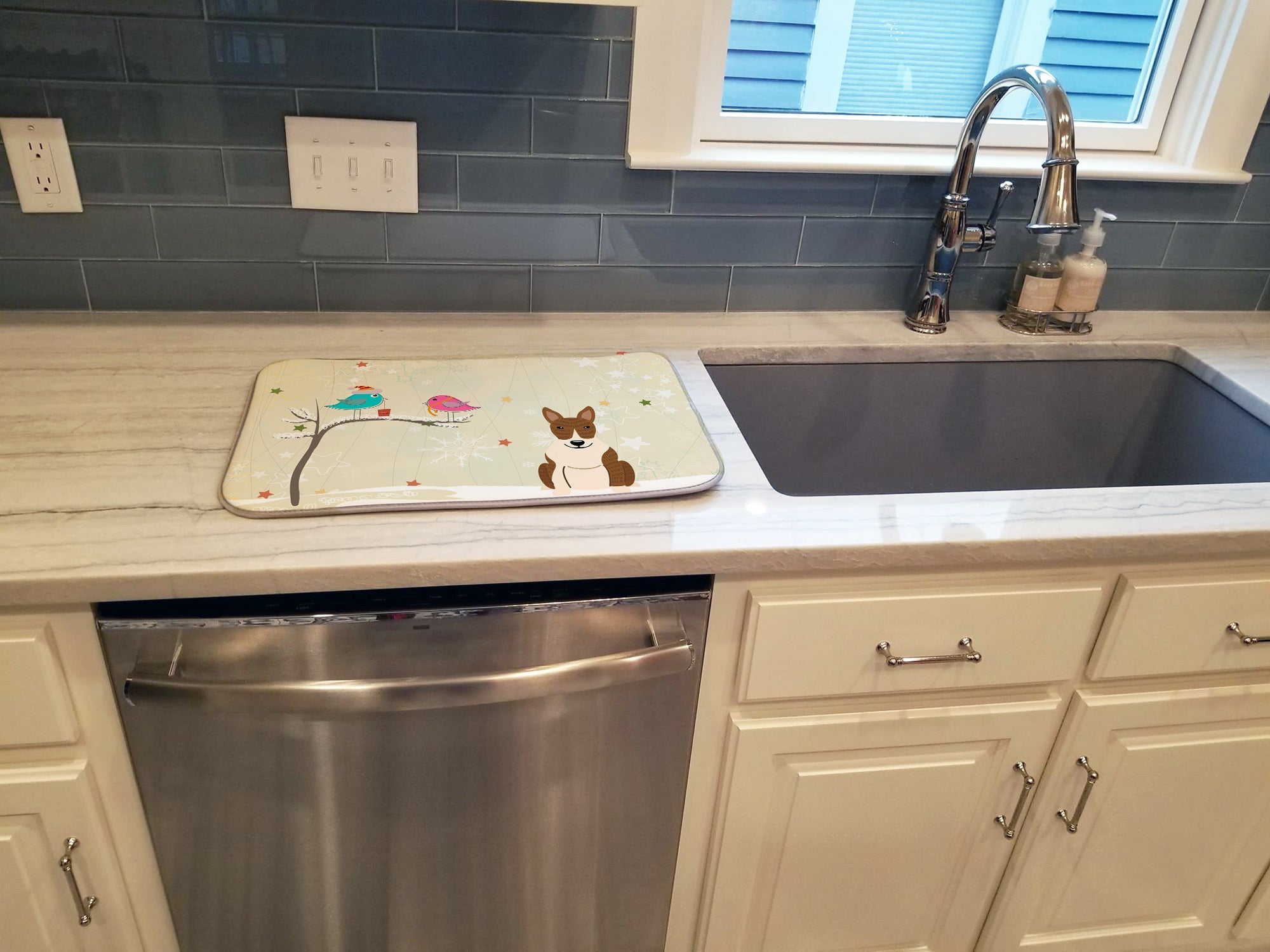 Christmas Presents between Friends Bull Terrier - Brindle Dish Drying Mat Absorbent Dish Drying Mat Pad for Kitchen Counter Dish Drainer Mat for Countertop, 14 x 21", Multicolor