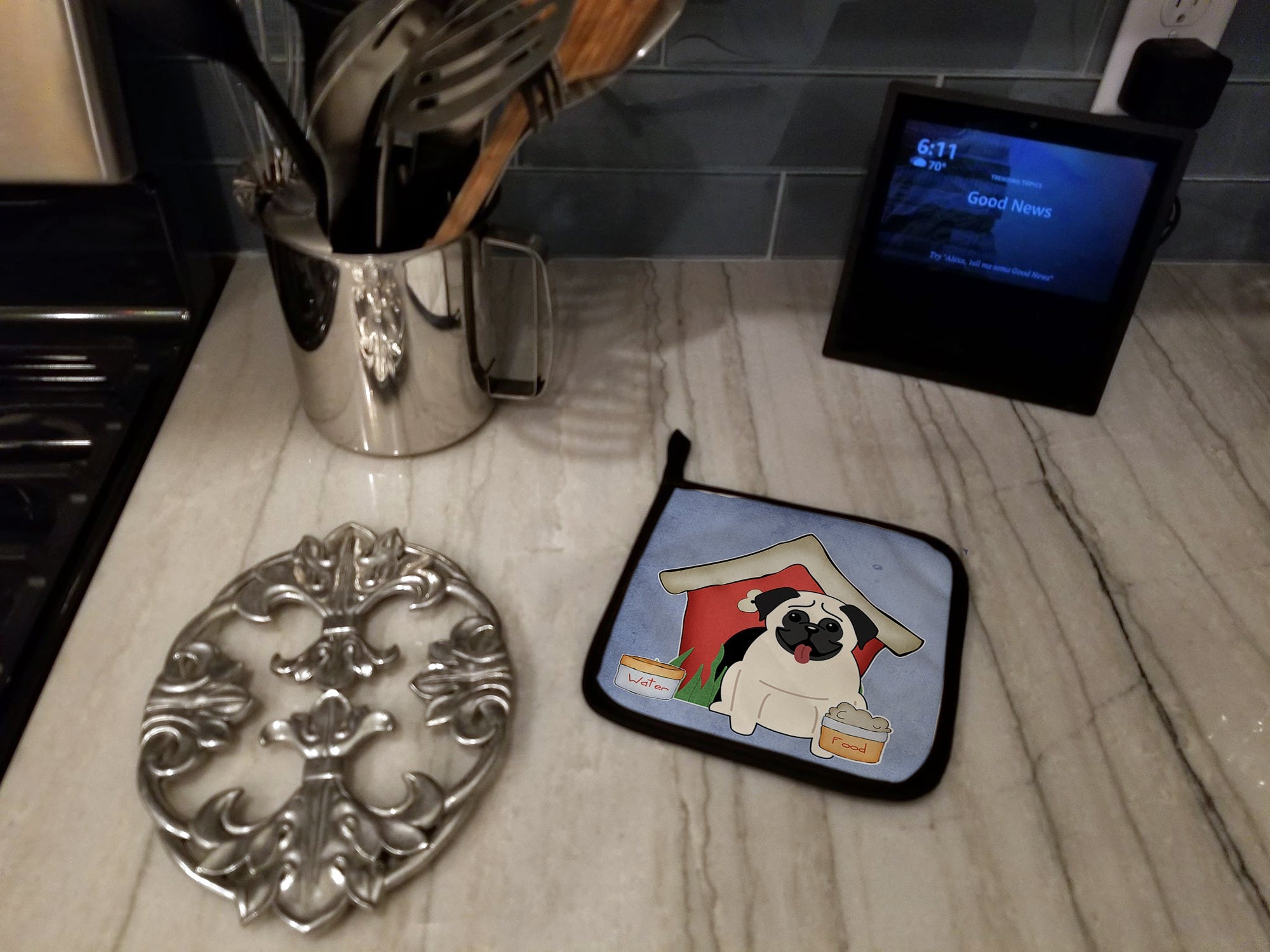 Dog House Collection Pug Cream Pot Holder Set of 2 Heat Resistant Quilted Hot Pads 7.5 x 7.5 Inch, Insulated Kitchen Trivets for Cooking & Baking