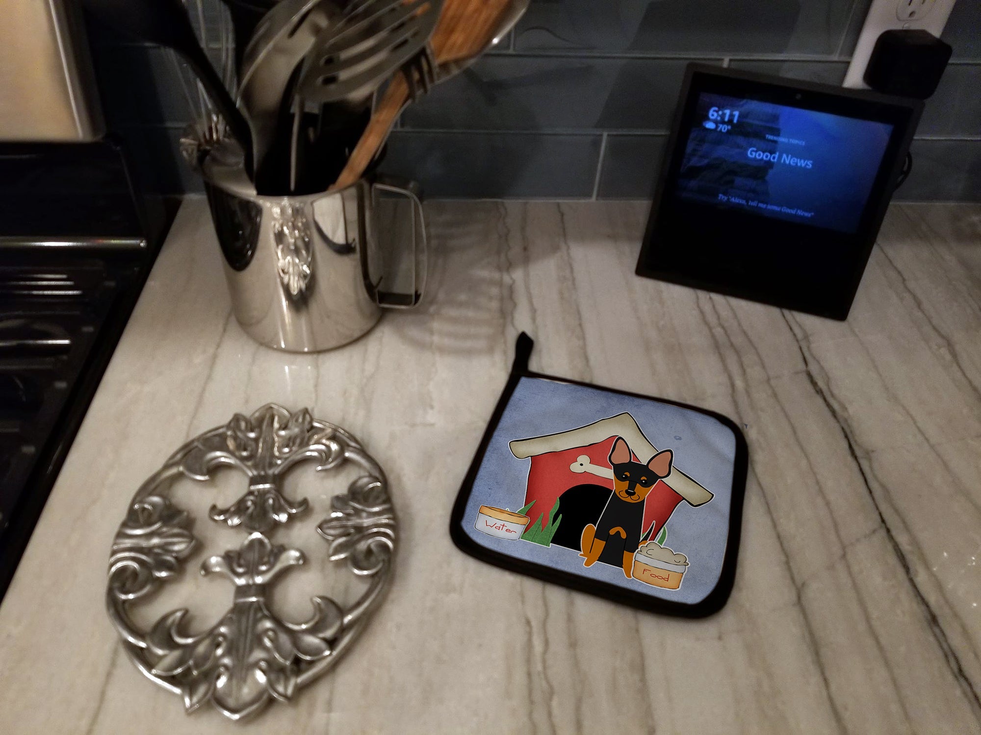 Dog House Collection English Toy Terrier Pot Holder Set of 2 Heat Resistant Quilted Hot Pads 7.5 x 7.5 Inch, Insulated Kitchen Trivets for Cooking & Baking