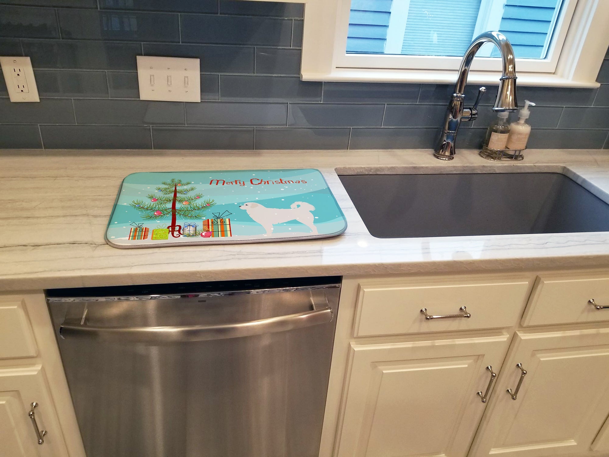 Polish Tatra Sheepdog Merry Christmas Tree Dish Drying Mat Absorbent Dish Drying Mat Pad for Kitchen Counter Dish Drainer Mat for Countertop, 14 x 21", Multicolor