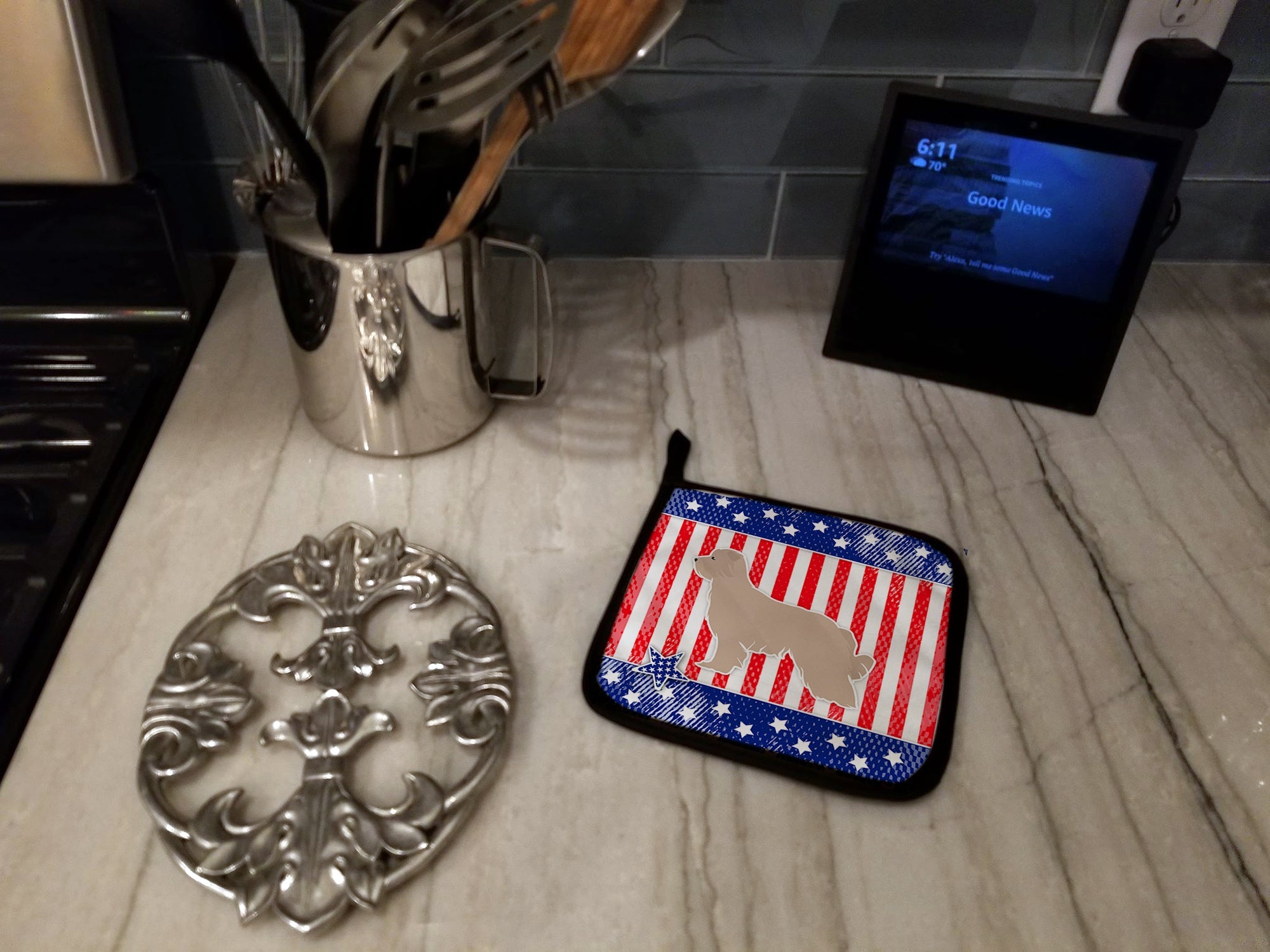 USA Patriotic Pyrenean Shepherd Pot Holder Set of 2 Heat Resistant Quilted Hot Pads 7.5 x 7.5 Inch, Insulated Kitchen Trivets for Cooking & Baking