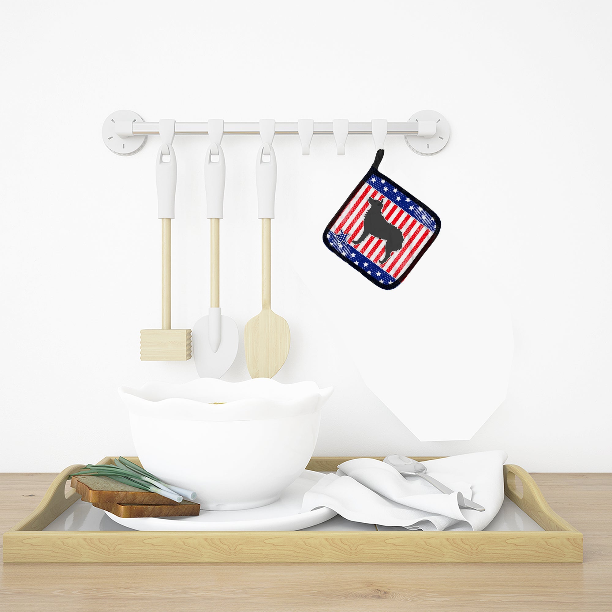 USA Patriotic Croatian Sheepdog Pot Holder Set of 2 Heat Resistant Quilted Hot Pads 7.5 x 7.5 Inch, Insulated Kitchen Trivets for Cooking & Baking