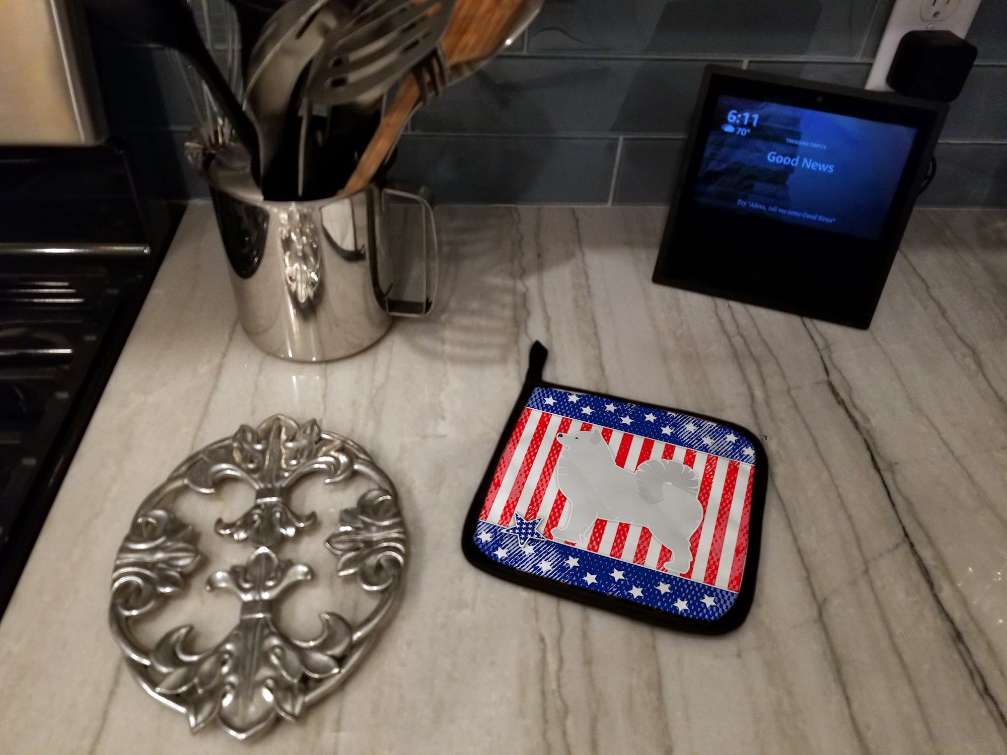 USA Patriotic Samoyed Pot Holder Set of 2 Heat Resistant Quilted Hot Pads 7.5 x 7.5 Inch, Insulated Kitchen Trivets for Cooking & Baking