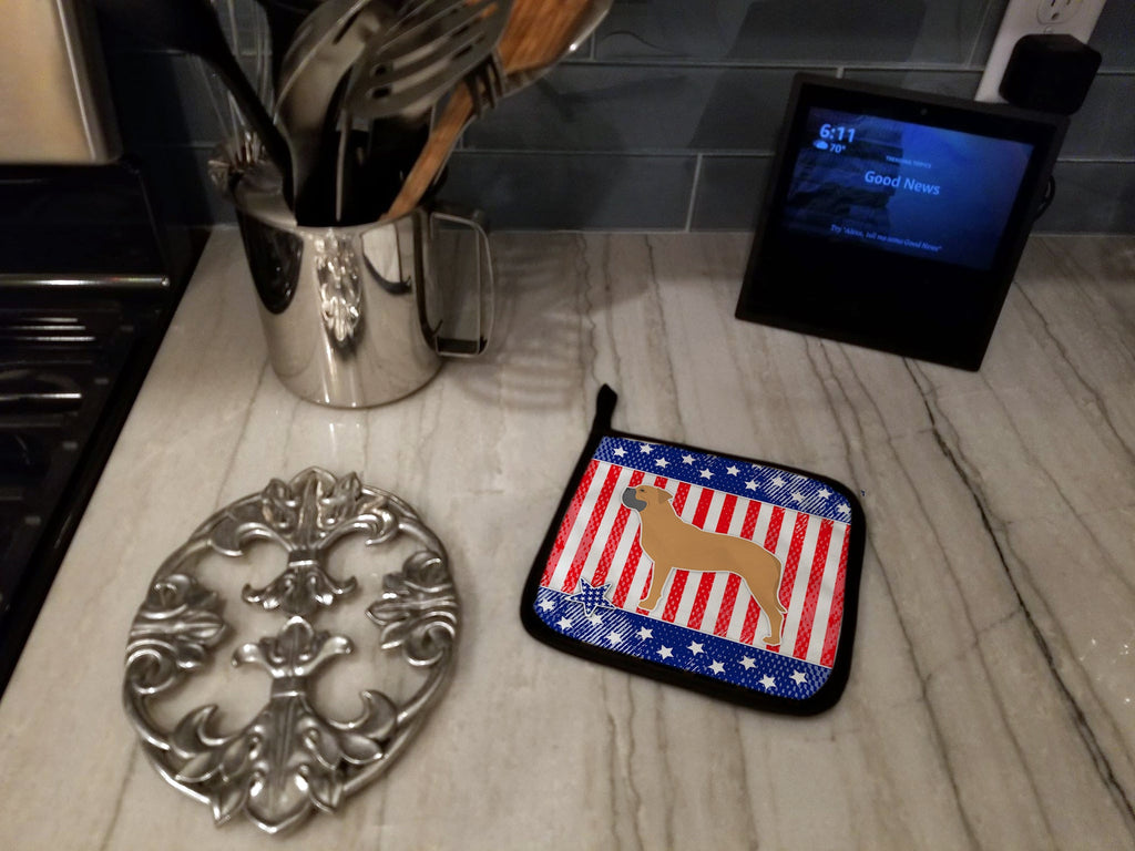 USA Patriotic Bullmastiff Pot Holder Set of 2 Heat Resistant Quilted Hot Pads 7.5 x 7.5 Inch, Insulated Kitchen Trivets for Cooking & Baking