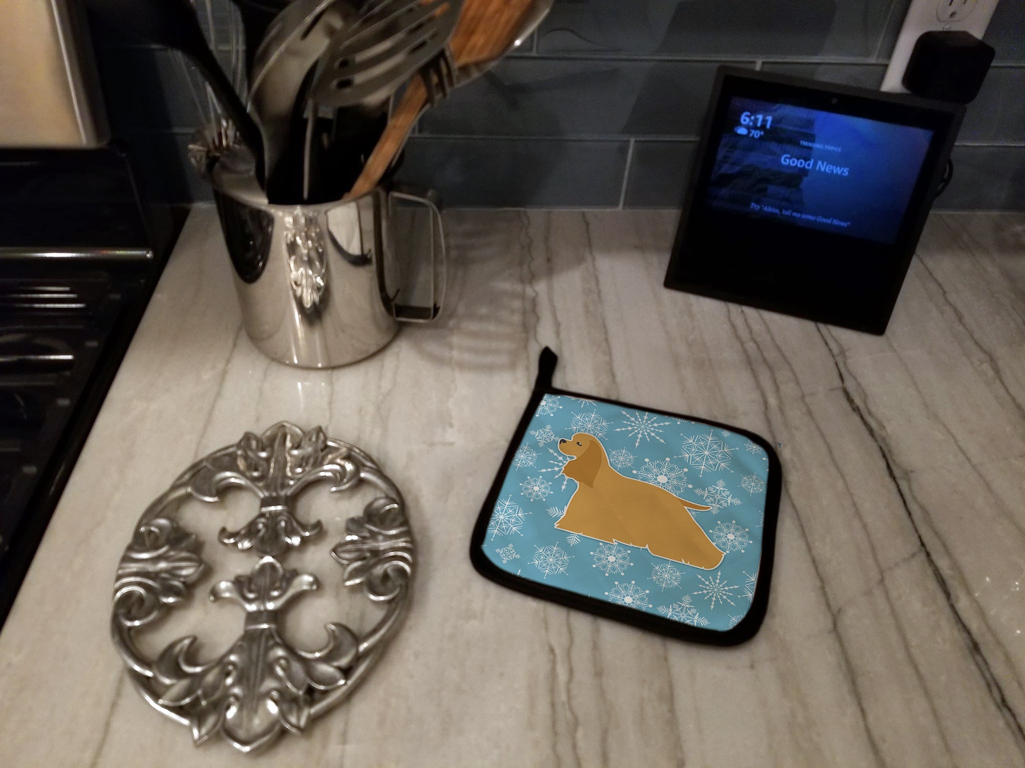 Winter Snowflake Cocker Spaniel Pot Holder Set of 2 Heat Resistant Quilted Hot Pads 7.5 x 7.5 Inch, Insulated Kitchen Trivets for Cooking & Baking