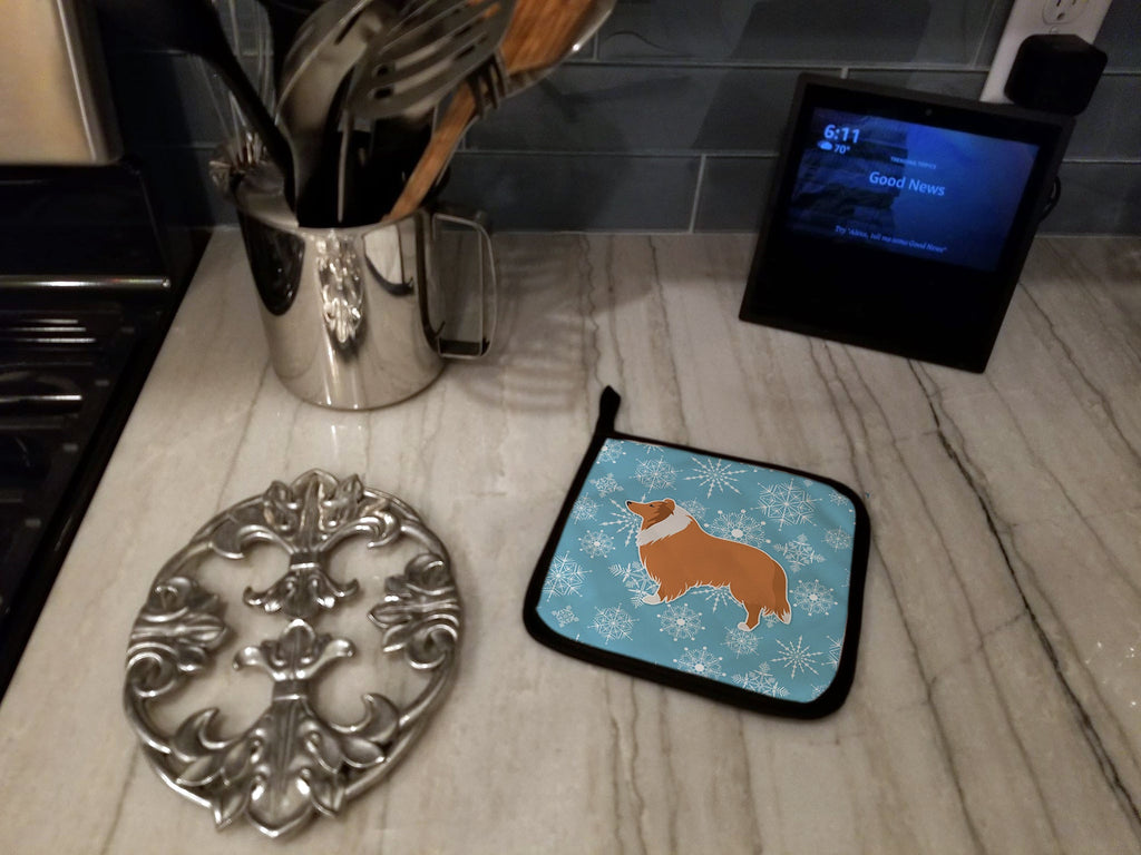 Winter Snowflake Collie Pot Holder Set of 2 Heat Resistant Quilted Hot Pads 7.5 x 7.5 Inch, Insulated Kitchen Trivets for Cooking & Baking