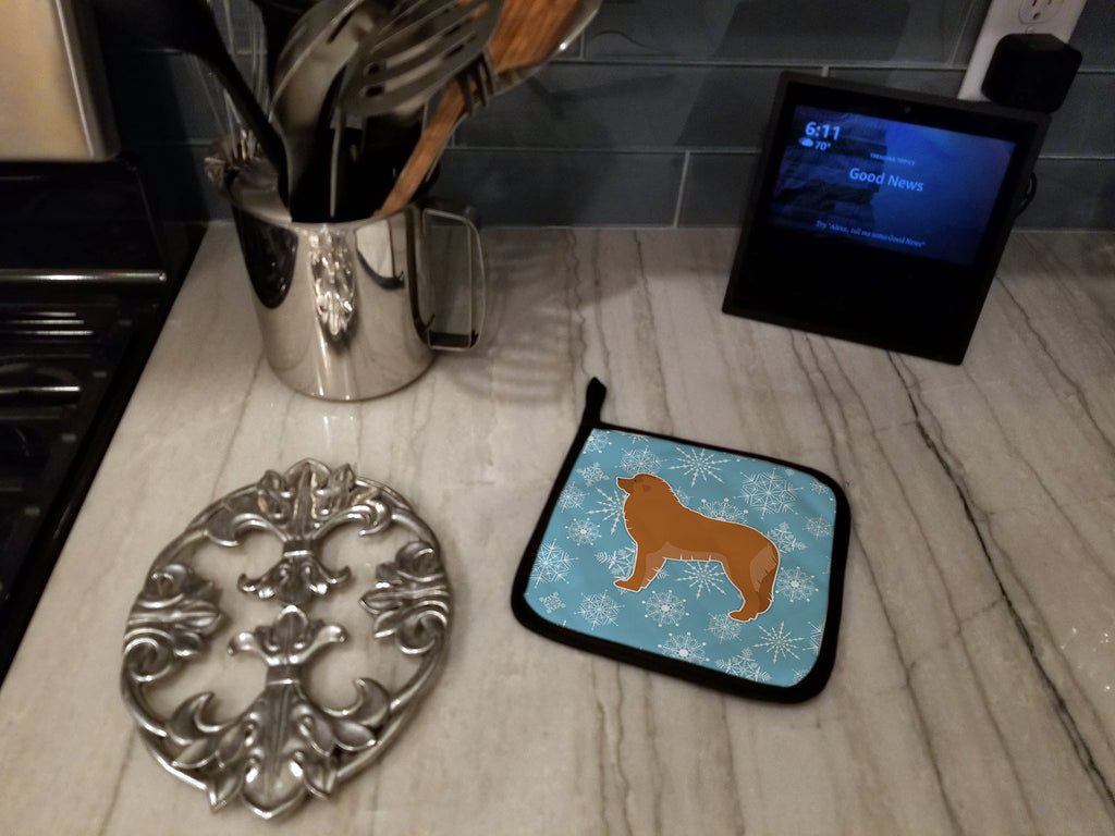 Winter Snowflake Leonberger Pot Holder Set of 2 Heat Resistant Quilted Hot Pads 7.5 x 7.5 Inch, Insulated Kitchen Trivets for Cooking & Baking