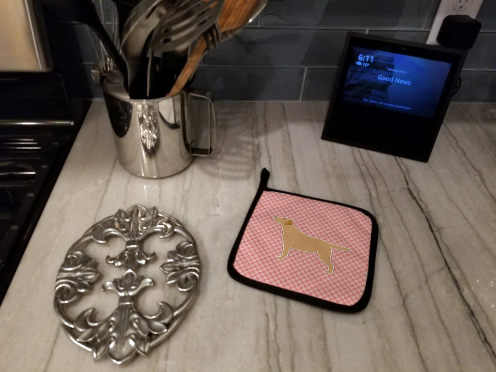 Yellow Labrador Retriever Checkerboard Pink Pot Holder Set of 2 Heat Resistant Quilted Hot Pads 7.5 x 7.5 Inch, Insulated Kitchen Trivets for Cooking & Baking
