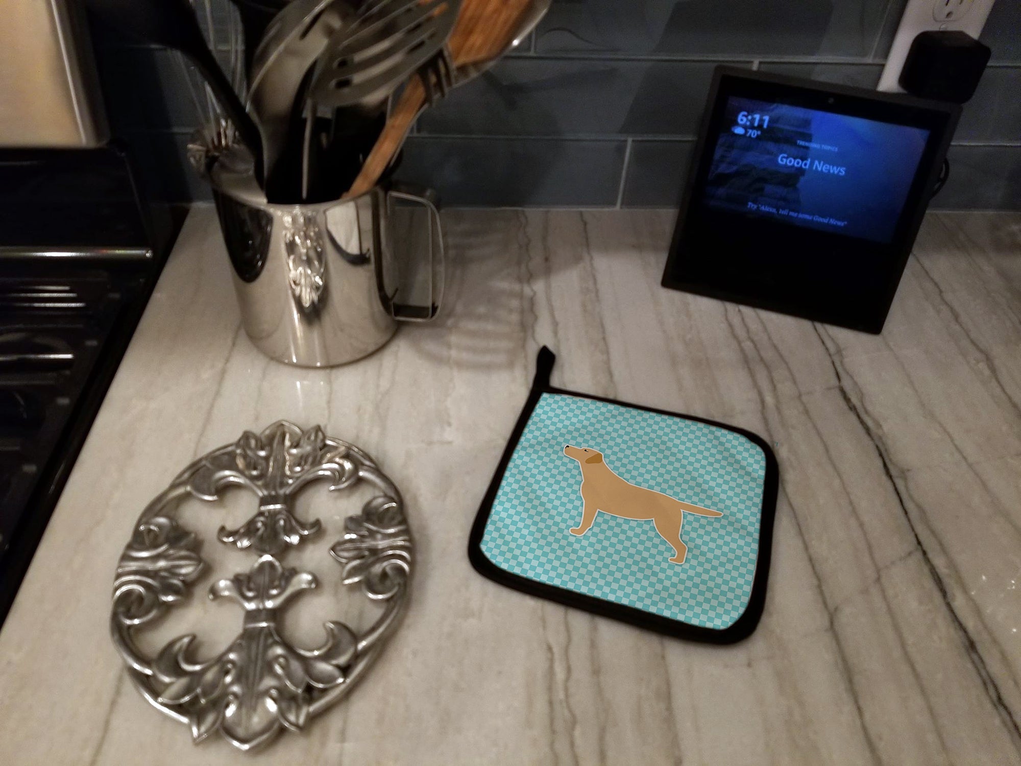 Yellow Labrador Retriever  Checkerboard Blue Pot Holder Set of 2 Heat Resistant Quilted Hot Pads 7.5 x 7.5 Inch, Insulated Kitchen Trivets for Cooking & Baking