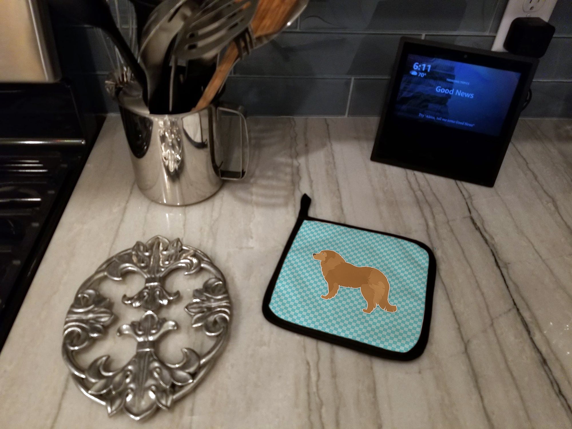 Caucasian Shepherd Dog Checkerboard Blue Pot Holder Set of 2 Heat Resistant Quilted Hot Pads 7.5 x 7.5 Inch, Insulated Kitchen Trivets for Cooking & Baking