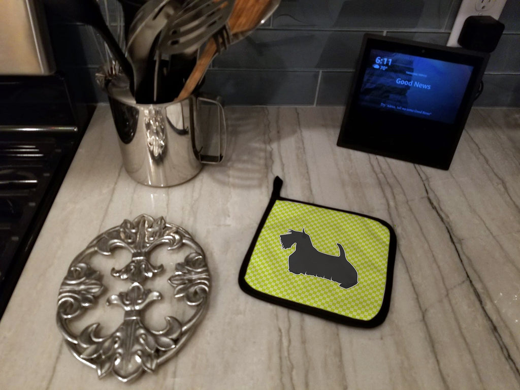 Scottish Terrier Checkerboard Green Pot Holder Set of 2 Heat Resistant Quilted Hot Pads 7.5 x 7.5 Inch, Insulated Kitchen Trivets for Cooking & Baking