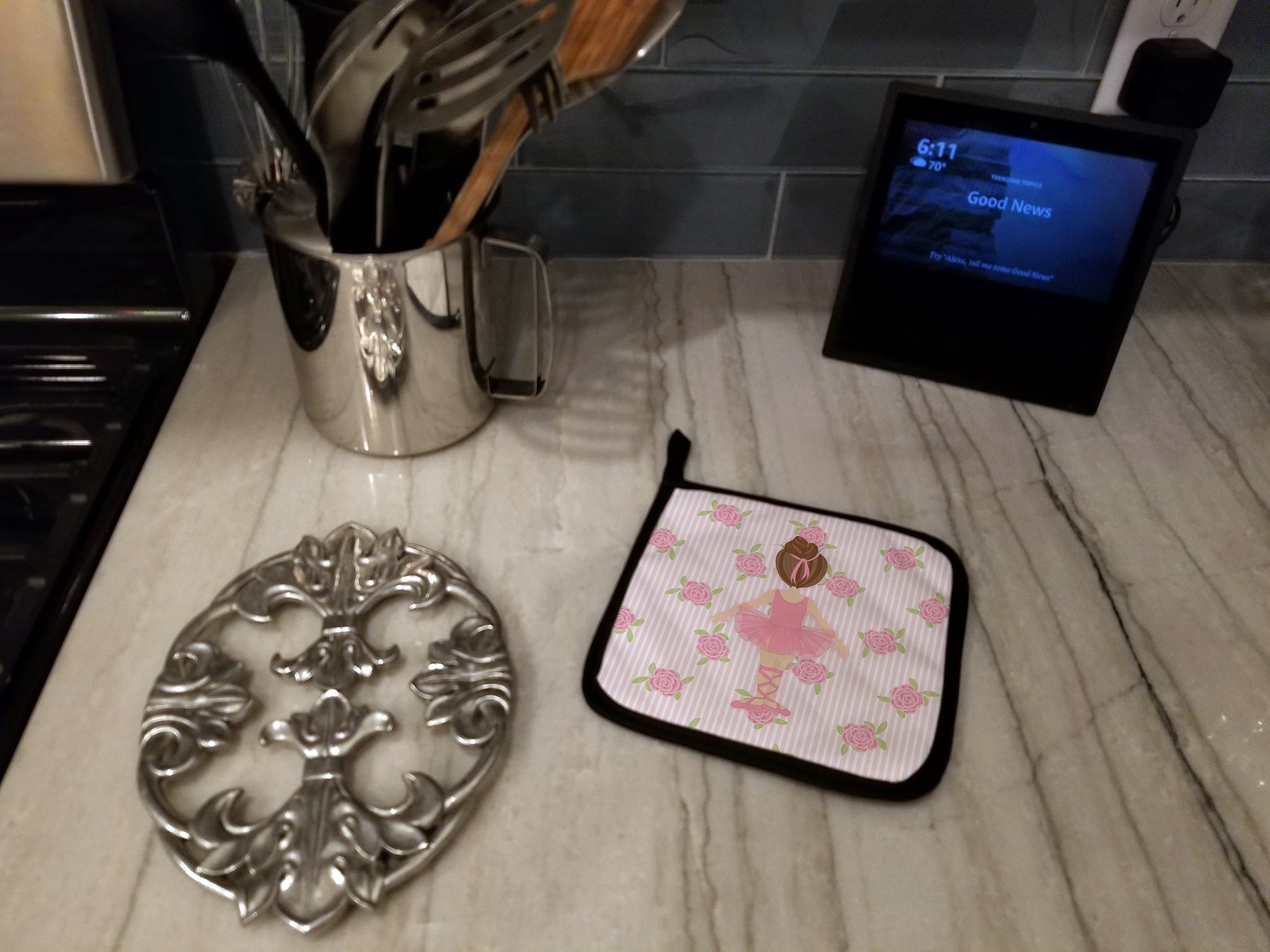 Ballerina Brunette Back Pose Pot Holder Set of 2 Heat Resistant Quilted Hot Pads 7.5 x 7.5 Inch, Insulated Kitchen Trivets for Cooking & Baking
