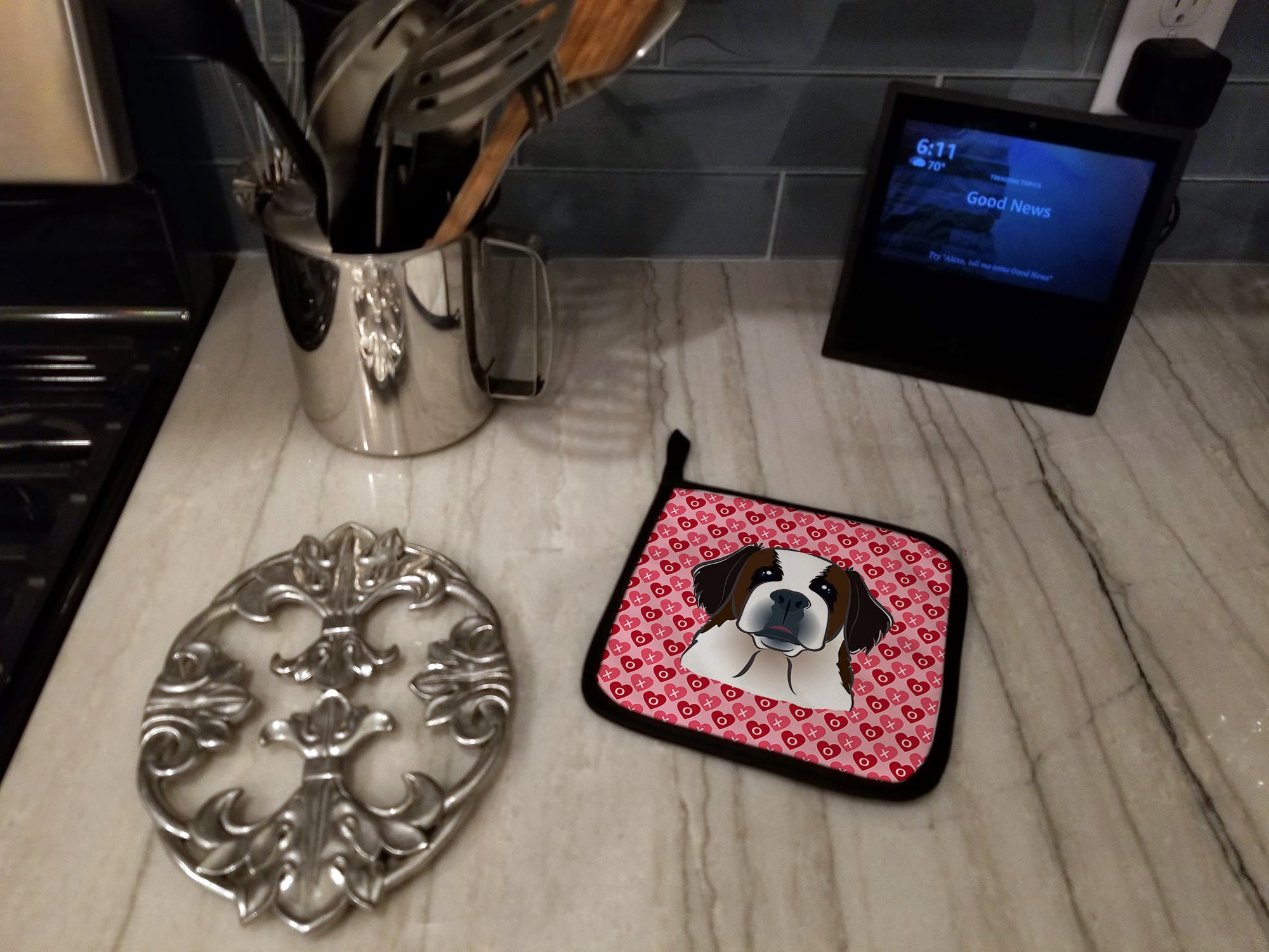 Saint Bernard Pot Holder Set of 2 Heat Resistant Quilted Hot Pads 7.5 x 7.5 Inch, Insulated Kitchen Trivets for Cooking & Baking