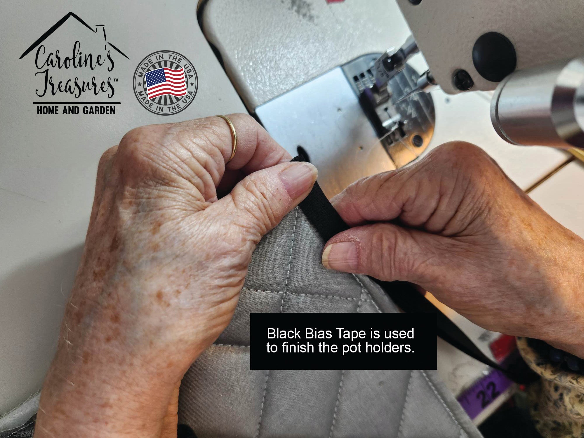 Alphabet V for Vampire Bat Pot Holder Set of 2 Heat Resistant Quilted Hot Pads 7.5 x 7.5 Inch, Insulated Kitchen Trivets for Cooking & Baking