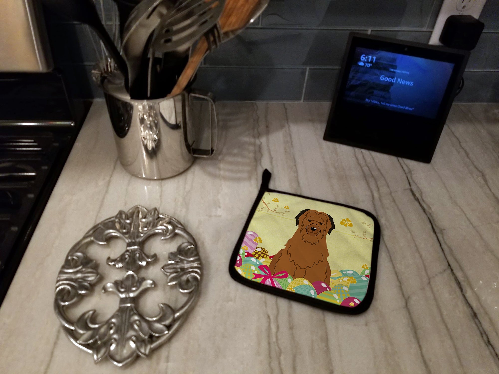 Easter Eggs Briard Brown Pot Holder Set of 2 Heat Resistant Quilted Hot Pads 7.5 x 7.5 Inch, Insulated Kitchen Trivets for Cooking & Baking