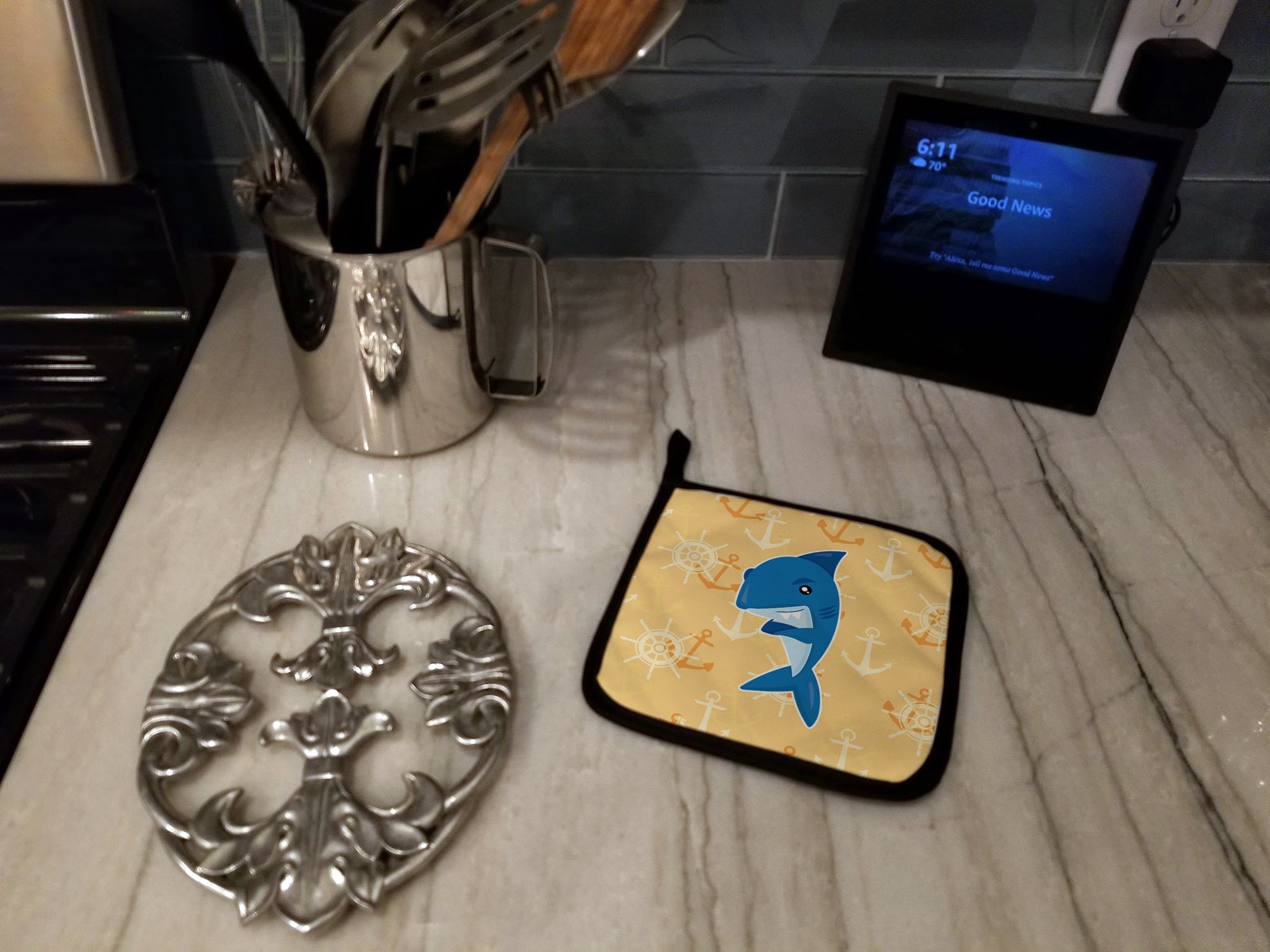 Shark on Beige Nautical Pot Holder Set of 2 Heat Resistant Quilted Hot Pads 7.5 x 7.5 Inch, Insulated Kitchen Trivets for Cooking & Baking