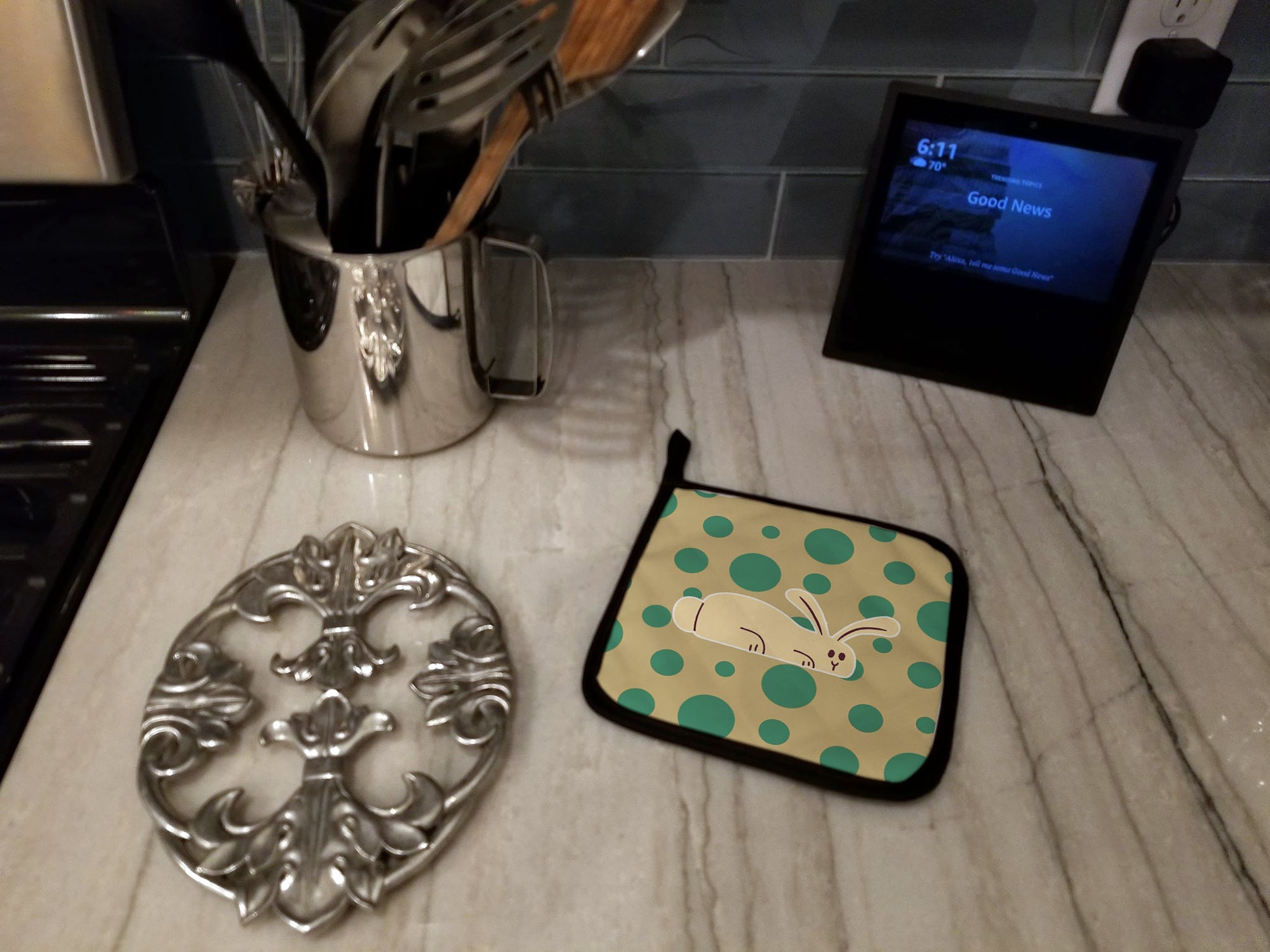 Rabbit on Polkadots Pot Holder Set of 2 Heat Resistant Quilted Hot Pads 7.5 x 7.5 Inch, Insulated Kitchen Trivets for Cooking & Baking