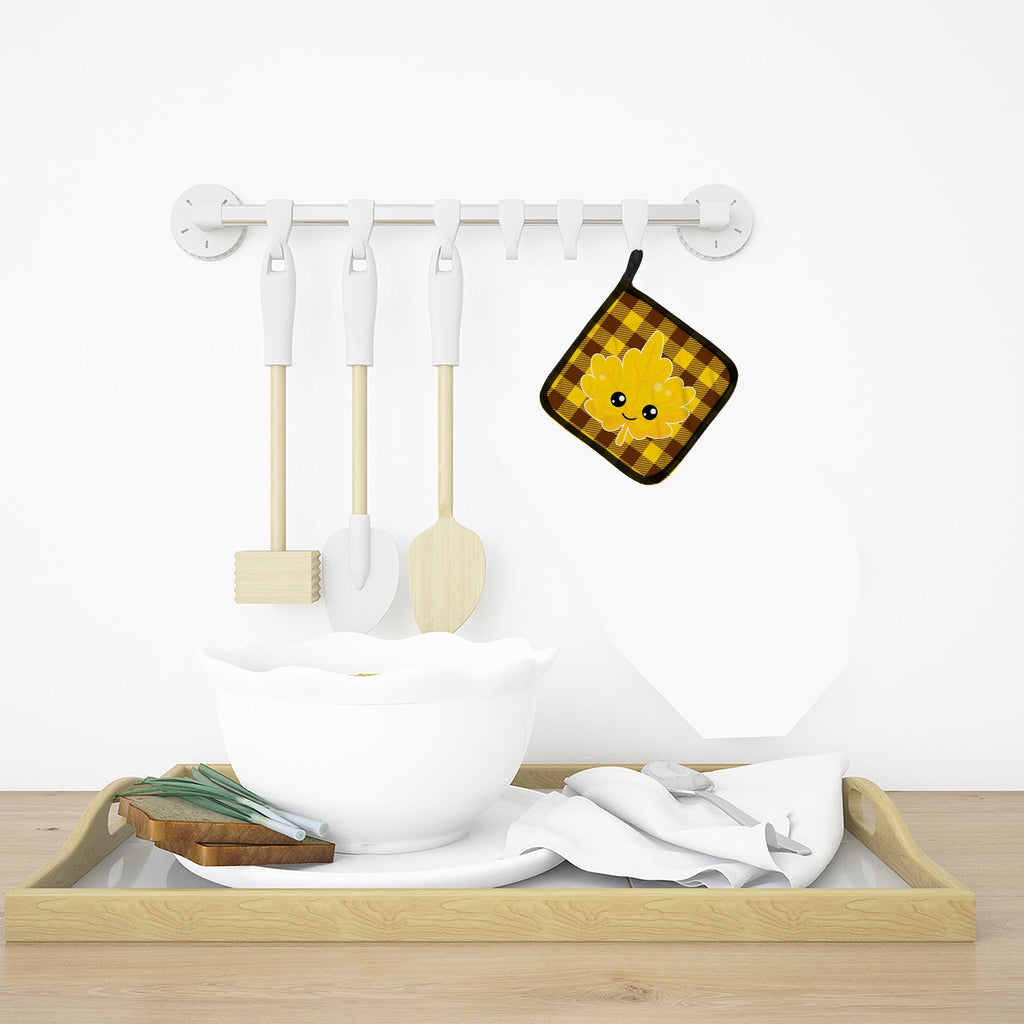Fall Leaf on Gingham Pot Holder Set of 2 Heat Resistant Quilted Hot Pads 7.5 x 7.5 Inch, Insulated Kitchen Trivets for Cooking & Baking