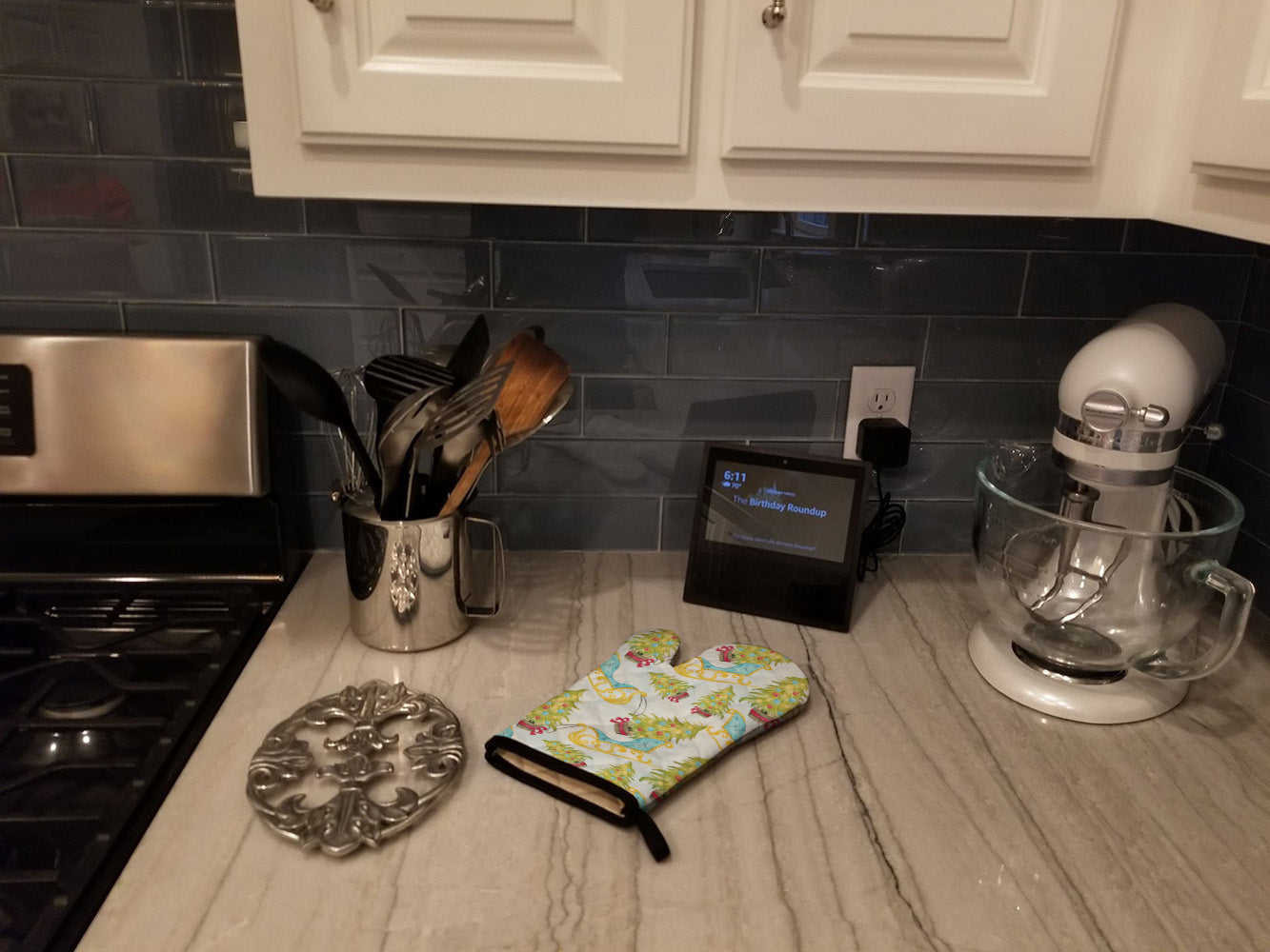 Christmas Tree and Sleigh Oven Mitt Heat Resistant Thick Oven Mitt for Hot Pans and Oven, Kitchen Mitt Protect Hands, Cooking Baking Glove