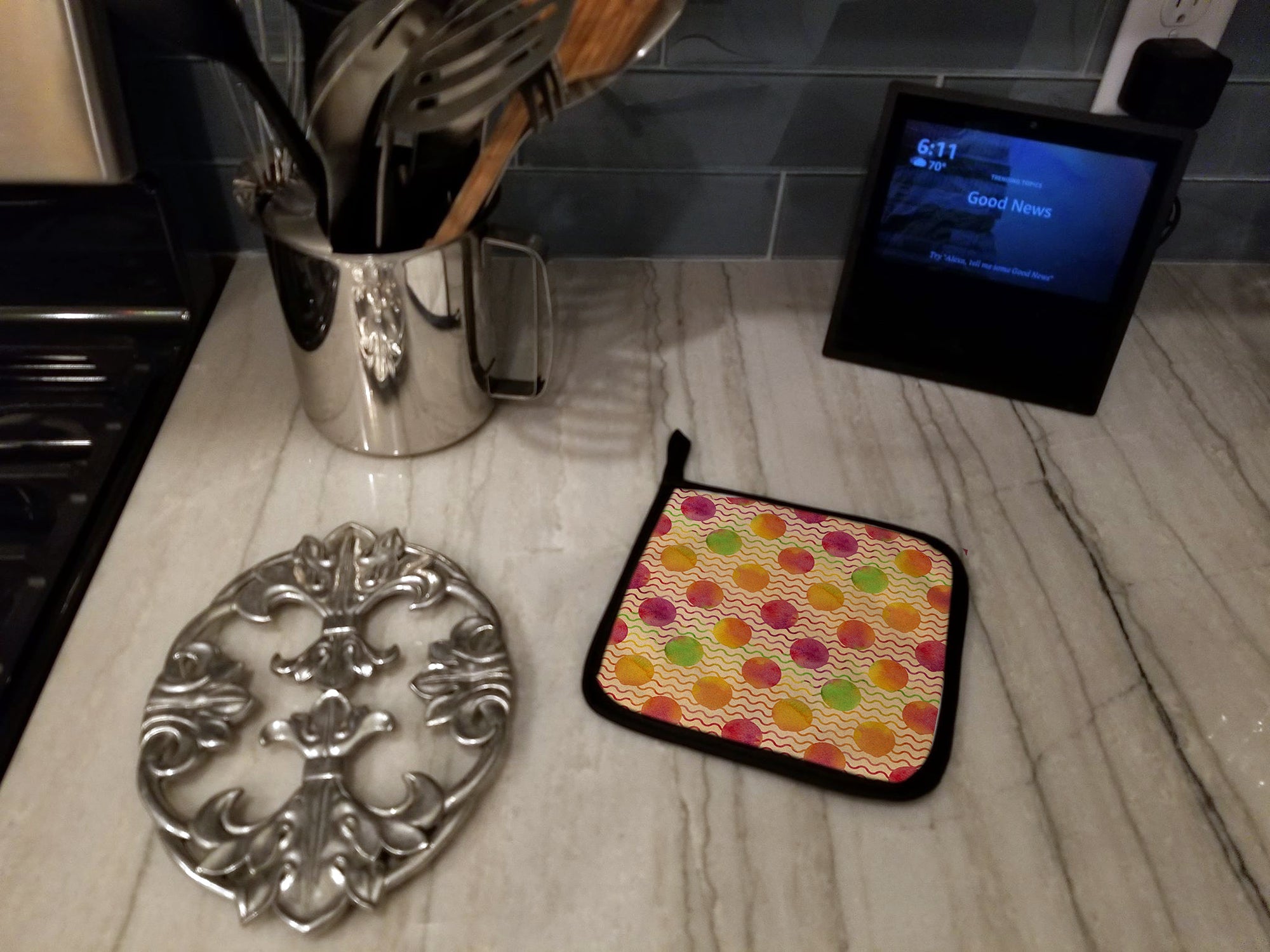 Watercolor Rainbow Dots and Sqiggles Pot Holder Set of 2 Heat Resistant Quilted Hot Pads 7.5 x 7.5 Inch, Insulated Kitchen Trivets for Cooking & Baking