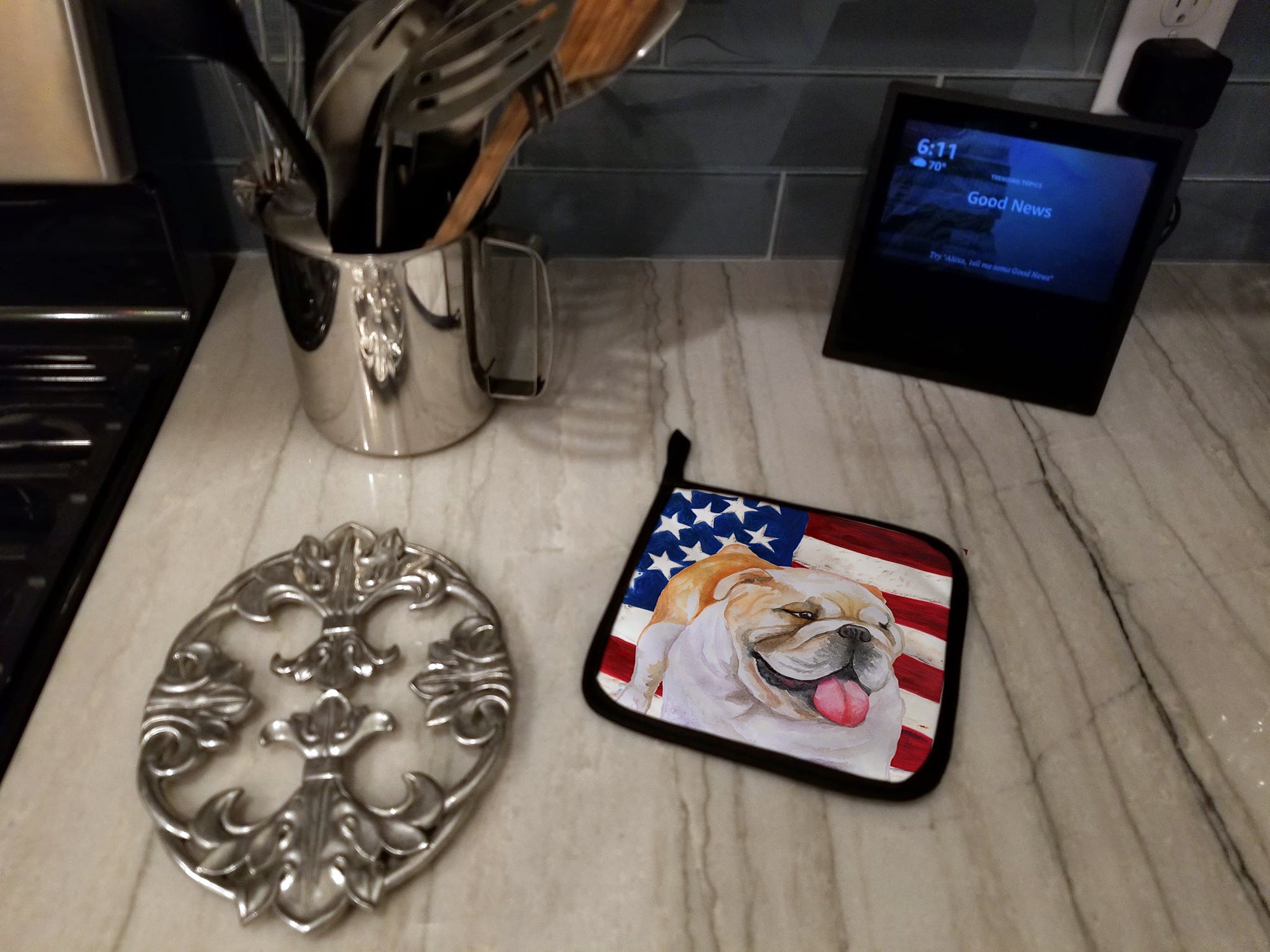 English Bulldog Patriotic Pot Holder Set of 2 Heat Resistant Quilted Hot Pads 7.5 x 7.5 Inch, Insulated Kitchen Trivets for Cooking & Baking