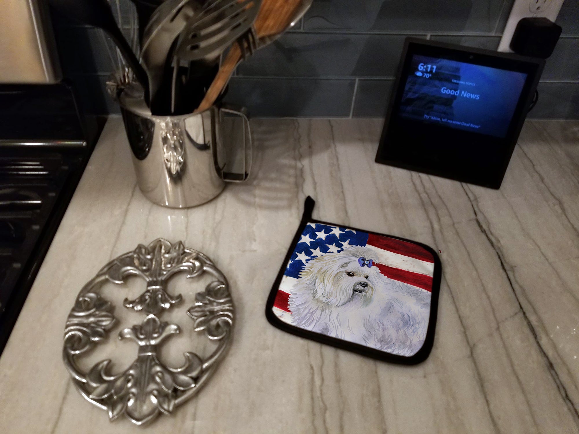 Maltese Patriotic Pot Holder Set of 2 Heat Resistant Quilted Hot Pads 7.5 x 7.5 Inch, Insulated Kitchen Trivets for Cooking & Baking