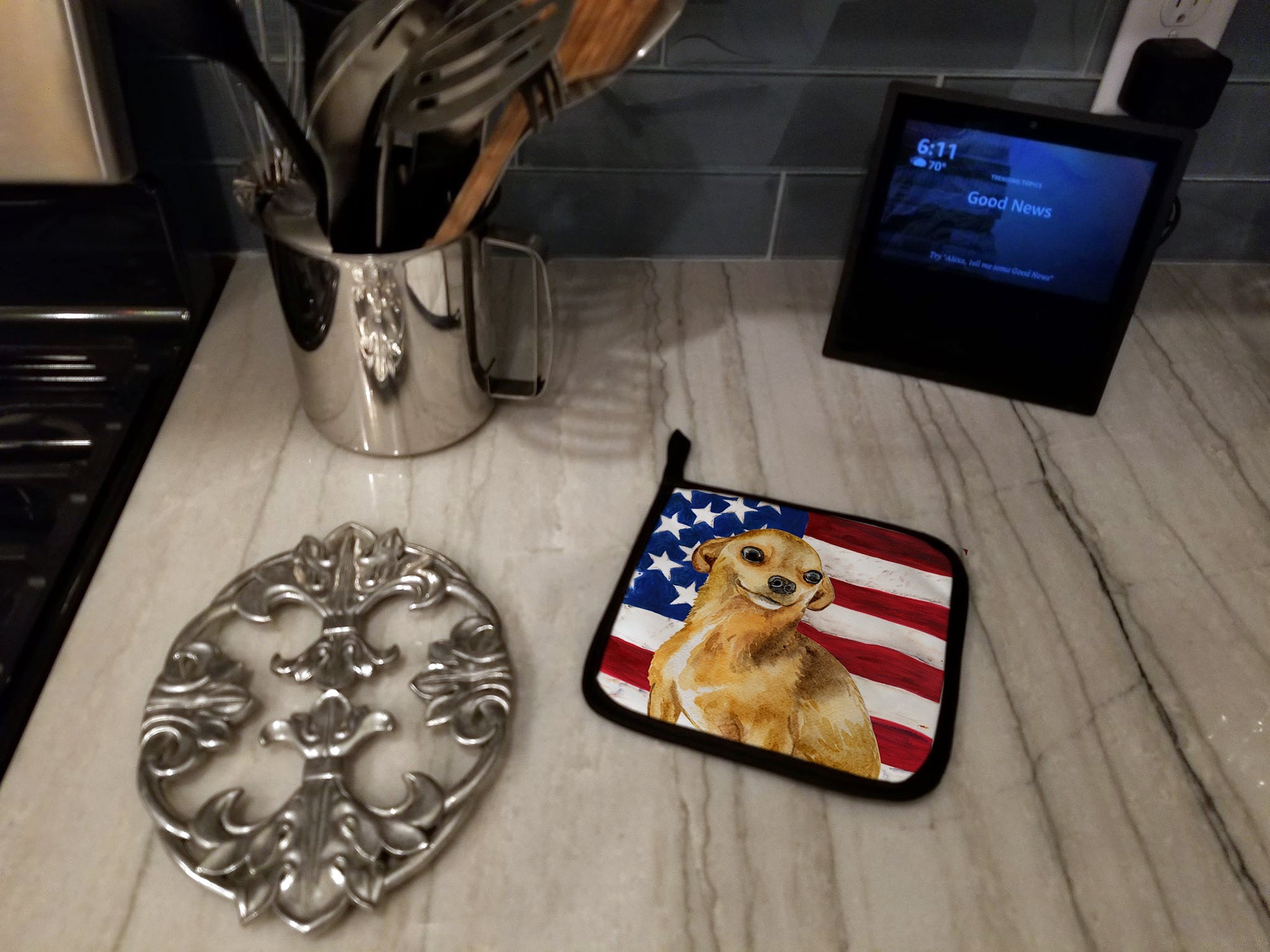 Chihuahua Patriotic Pot Holder Set of 2 Heat Resistant Quilted Hot Pads 7.5 x 7.5 Inch, Insulated Kitchen Trivets for Cooking & Baking