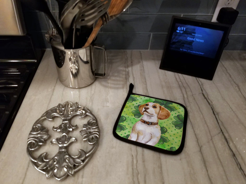 Beagle St Patrick's Pot Holder Set of 2 Heat Resistant Quilted Hot Pads 7.5 x 7.5 Inch, Insulated Kitchen Trivets for Cooking & Baking
