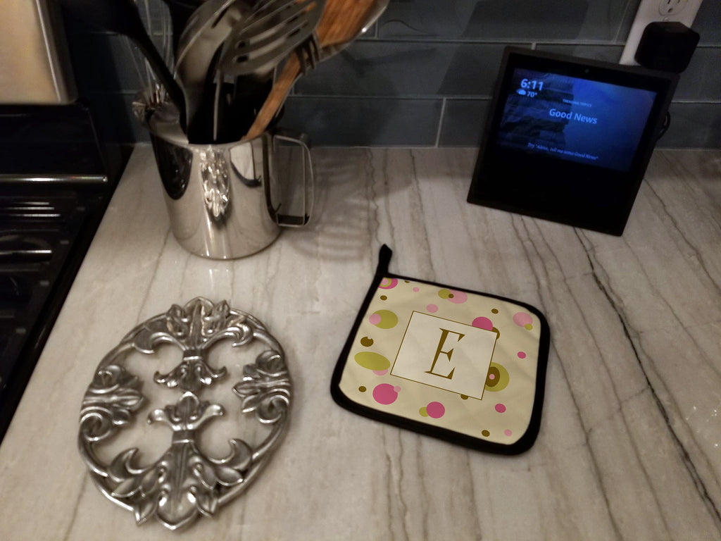 Letter E Initial Monogram - Tan Dots Pot Holder Set of 2 Heat Resistant Quilted Hot Pads 7.5 x 7.5 Inch, Insulated Kitchen Trivets for Cooking & Baking