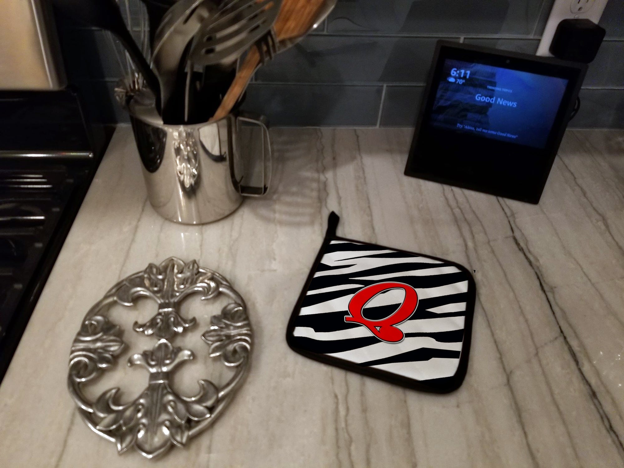 Letter Q Initial Monogram - Zebra Red Pot Holder Set of 2 Heat Resistant Quilted Hot Pads 7.5 x 7.5 Inch, Insulated Kitchen Trivets for Cooking & Baking