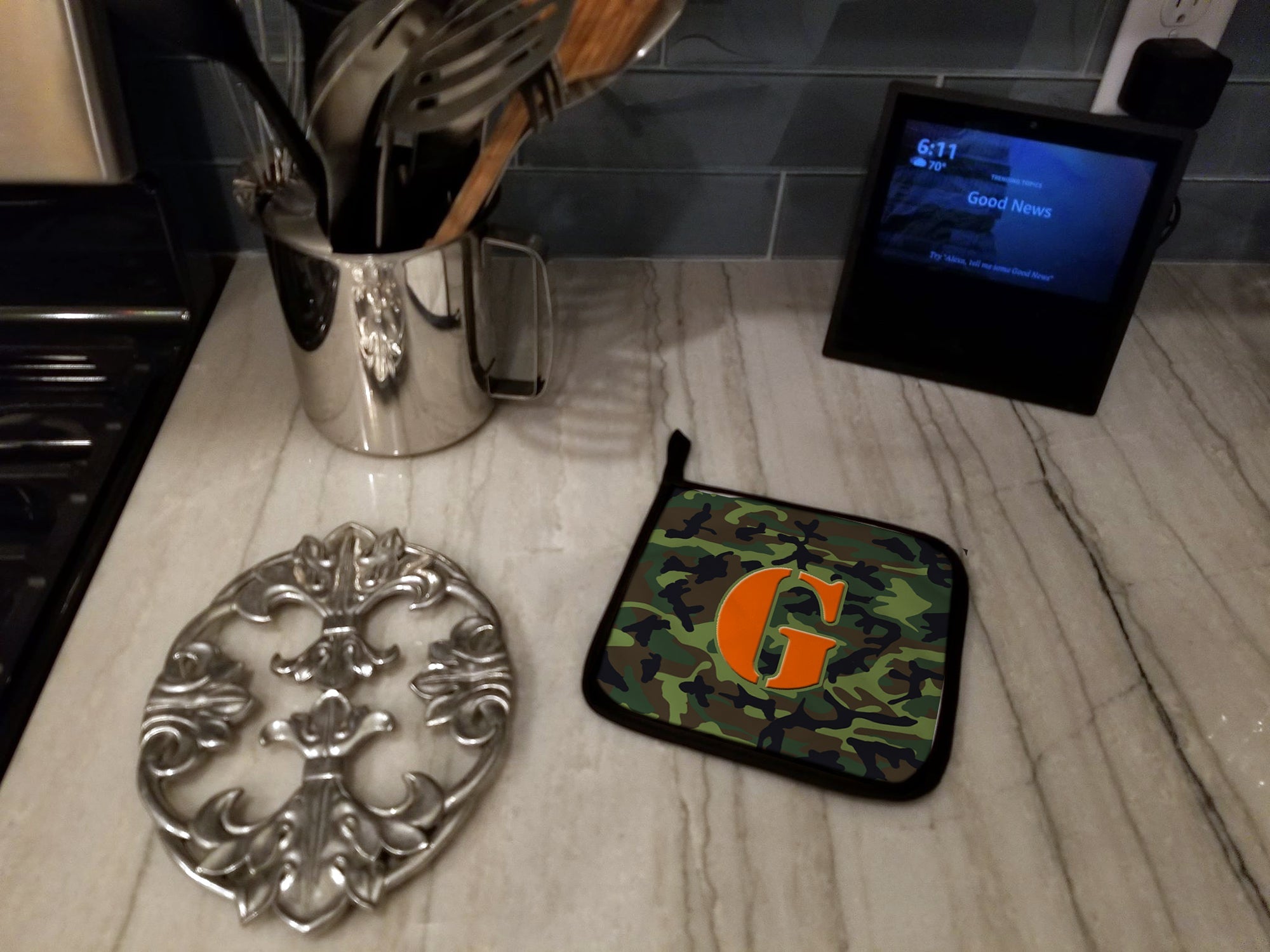 Letter G Monogram - Camo Green Pot Holder Set of 2 Heat Resistant Quilted Hot Pads 7.5 x 7.5 Inch, Insulated Kitchen Trivets for Cooking & Baking