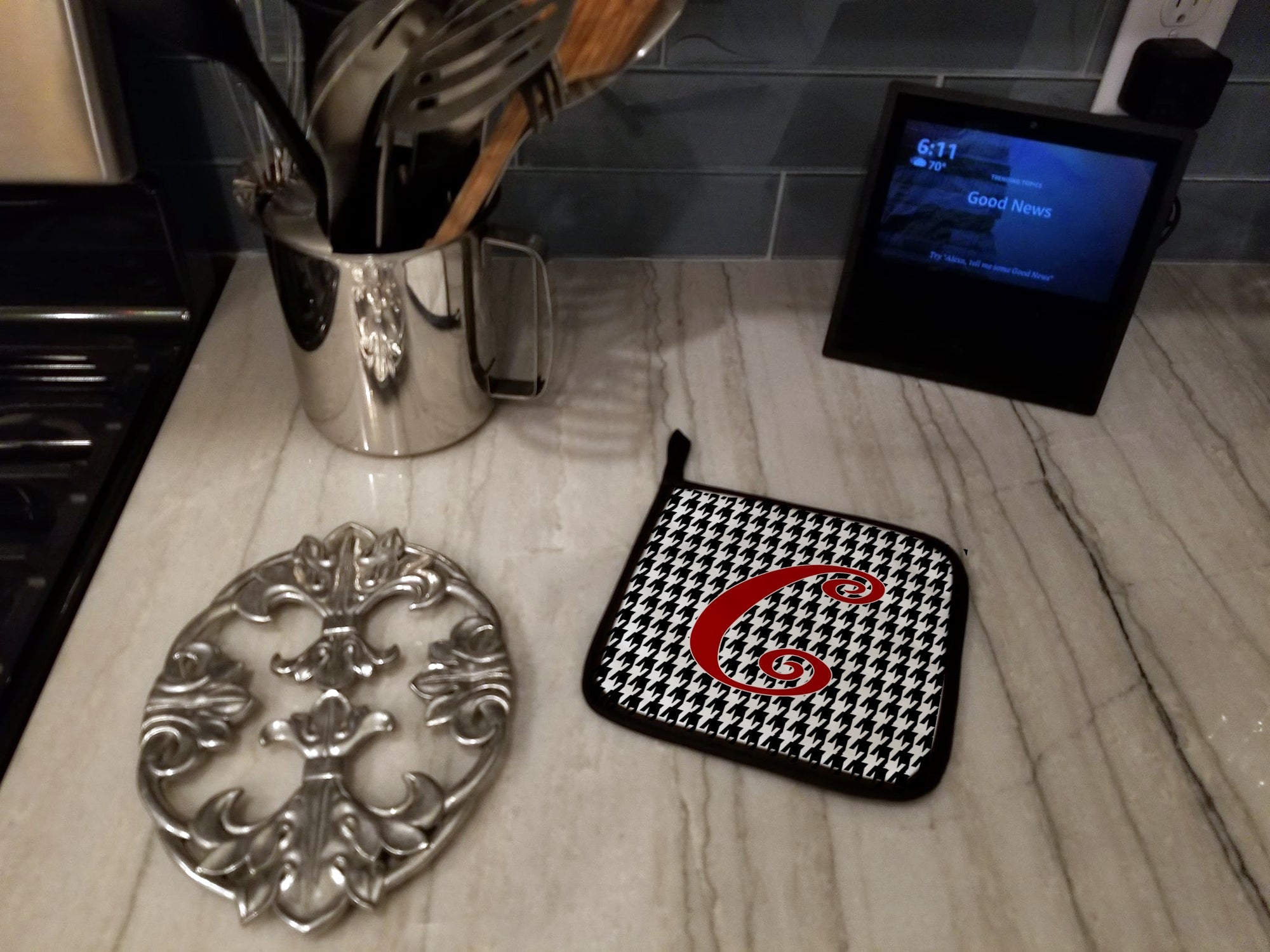 Letter C Initial Monogram - Houndstooth Black Pot Holder Set of 2 Heat Resistant Quilted Hot Pads 7.5 x 7.5 Inch, Insulated Kitchen Trivets for Cooking & Baking