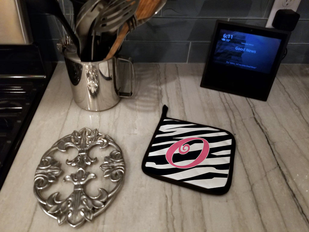 Letter O Initial  Zebra Stripe and Pink Pot Holder Set of 2 Heat Resistant Quilted Hot Pads 7.5 x 7.5 Inch, Insulated Kitchen Trivets for Cooking & Baking