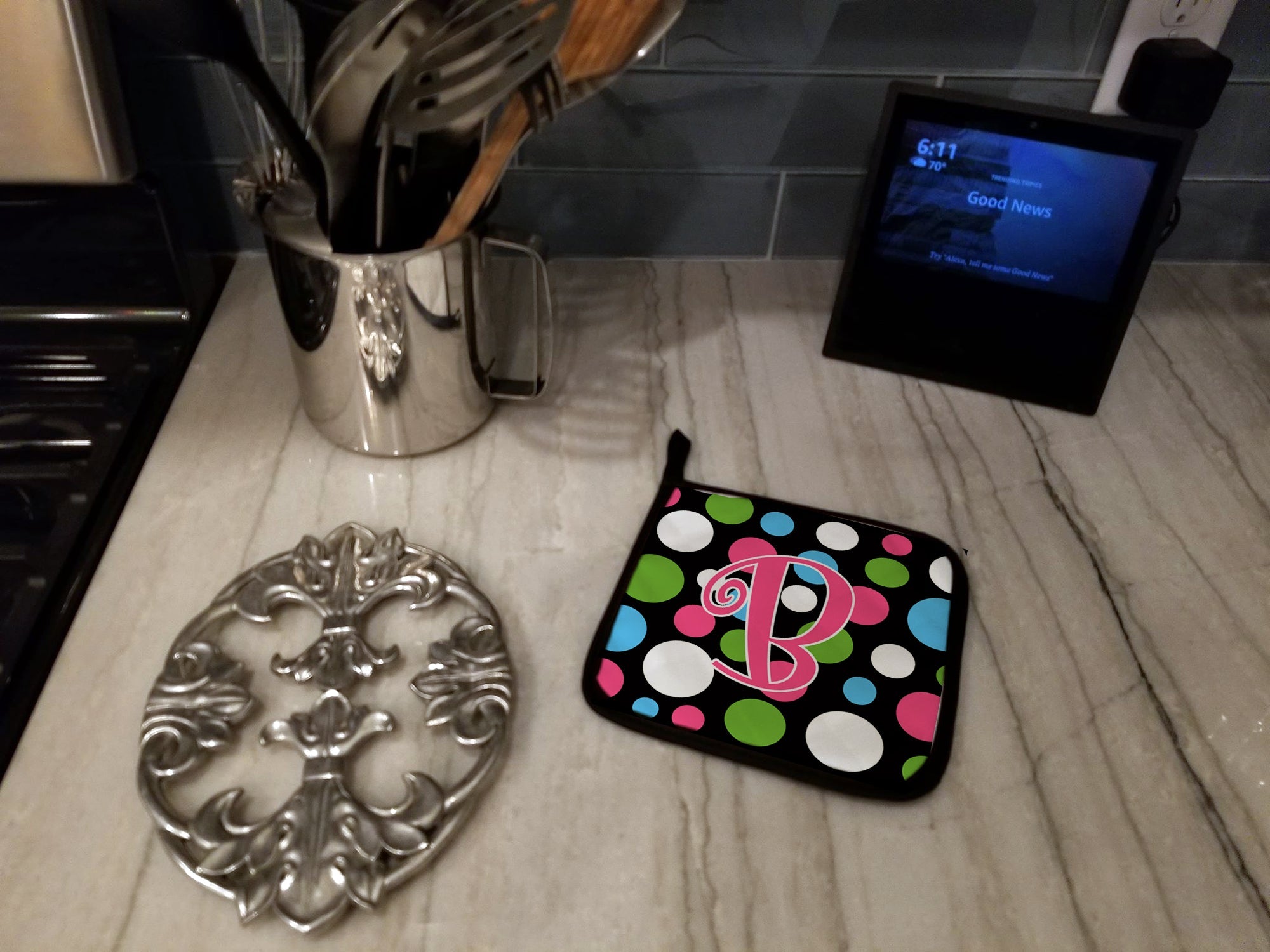 Letter B Initial Monogram - Polkadots and Pink Pot Holder Set of 2 Heat Resistant Quilted Hot Pads 7.5 x 7.5 Inch, Insulated Kitchen Trivets for Cooking & Baking