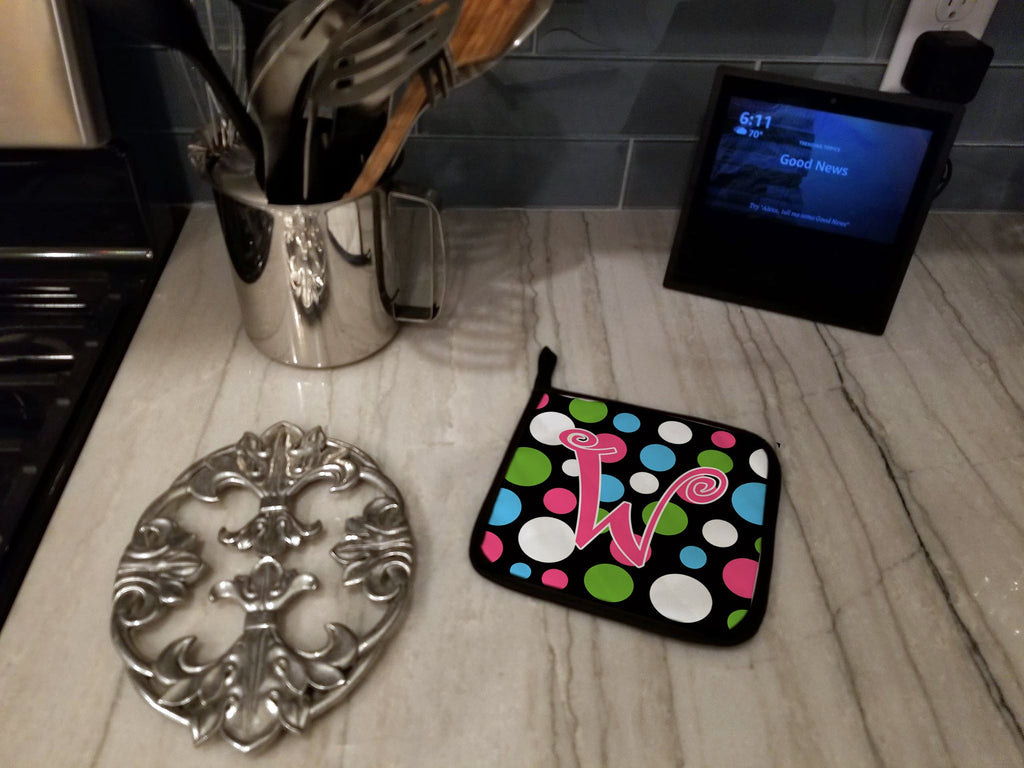 Letter W Initial Monogram - Polkadots and Pink Pot Holder Set of 2 Heat Resistant Quilted Hot Pads 7.5 x 7.5 Inch, Insulated Kitchen Trivets for Cooking & Baking