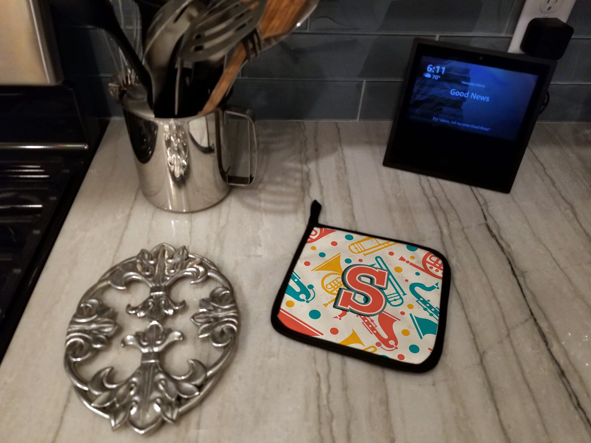 Letter S Retro Teal Orange Musical Instruments Initial Pot Holder Set of 2 Heat Resistant Quilted Hot Pads 7.5 x 7.5 Inch, Insulated Kitchen Trivets for Cooking & Baking